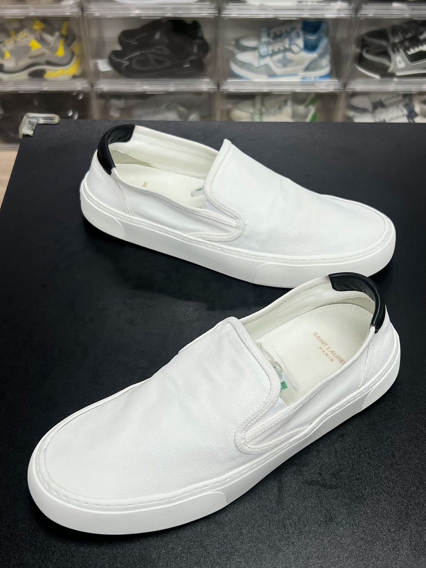 Saint Laurent Paris Saint Laurent Paris Canvas White Lowtop Sneakers 11 Men Size US 11 / EU 44 - 1 Thumbnail