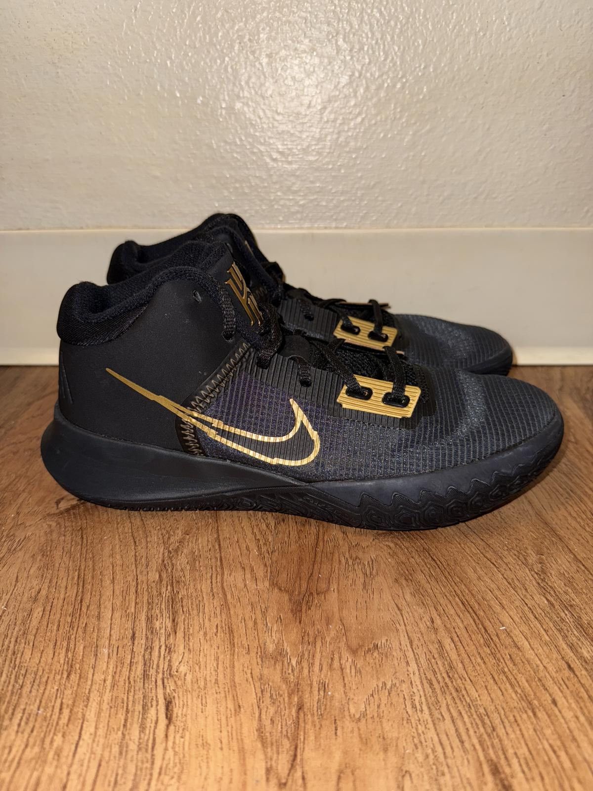 Nike Nike Kyrie Flytrap 4 Black Metallic Gold Size US 7.5 / EU 40-41 - 3 Thumbnail