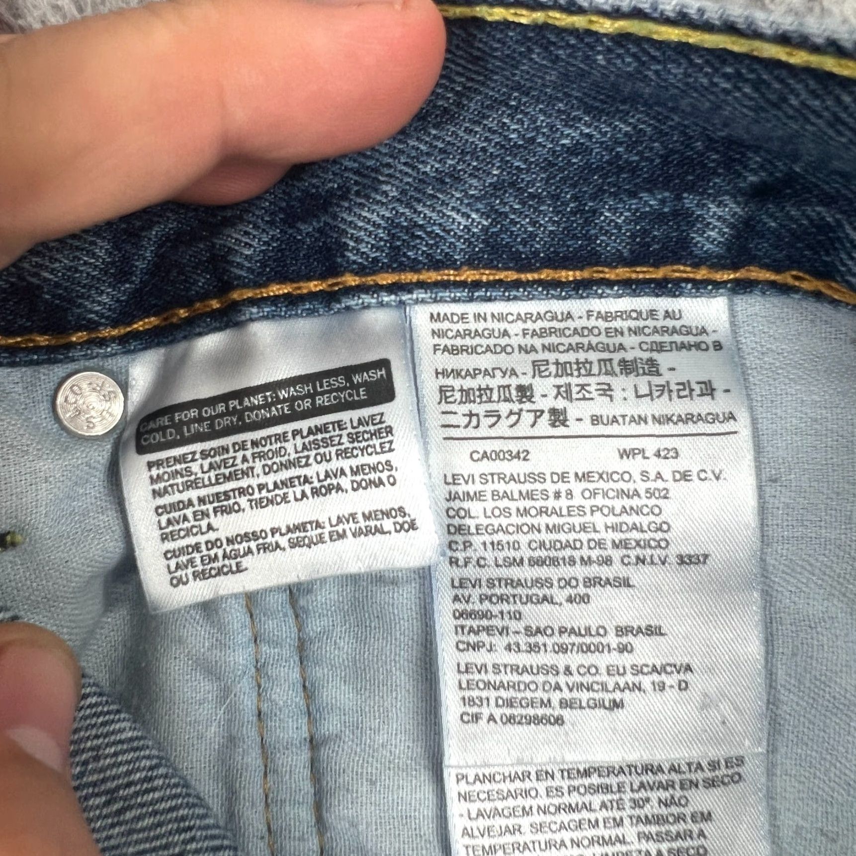Levi's Levi's Bermuda Shorts Men's Distressed Cut Off Size 36 Blue 9" Casual Jorts Size US 36 / EU 52 - 7 Thumbnail