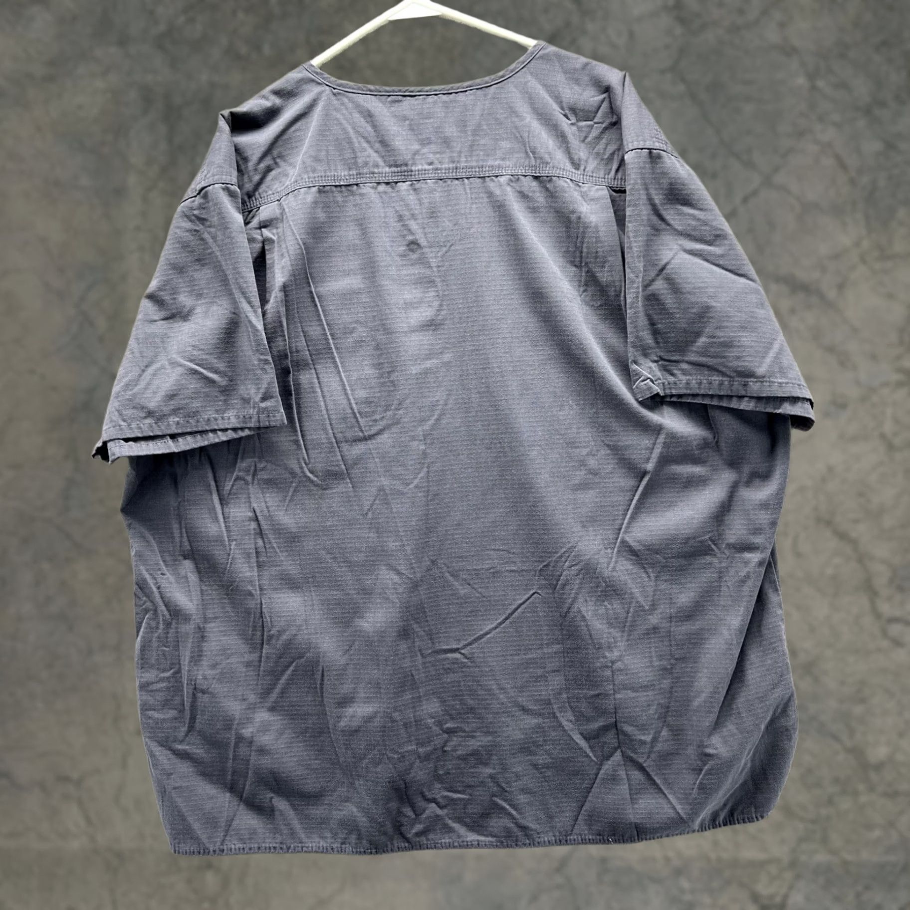 Carhartt Carhartt Shirt Mens 2X Gray V Neck Ripstop Pocket Scrub Top Workwear Utility Shirt Mens 2X Gray V-Neck Ripstop Pocket Scrub Top Workwear Size US XXL / EU 58 / 5 - 1 Thumbnail
