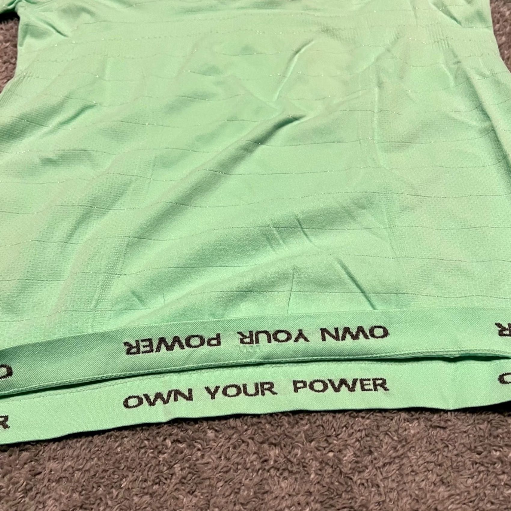 Athleta Athleta Shirt Womens Medium Performance Metallic Long Sleeve Green Womens M Green Size M / US 6-8 / IT 42-44 - 4 Thumbnail