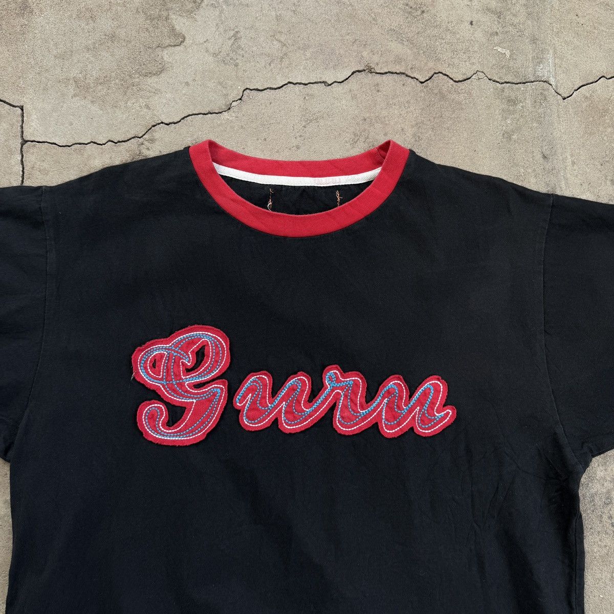 Vintage Vintage 00's Guru Logo T-Shirt Size US L / EU 52-54 / 3 - 4 Thumbnail