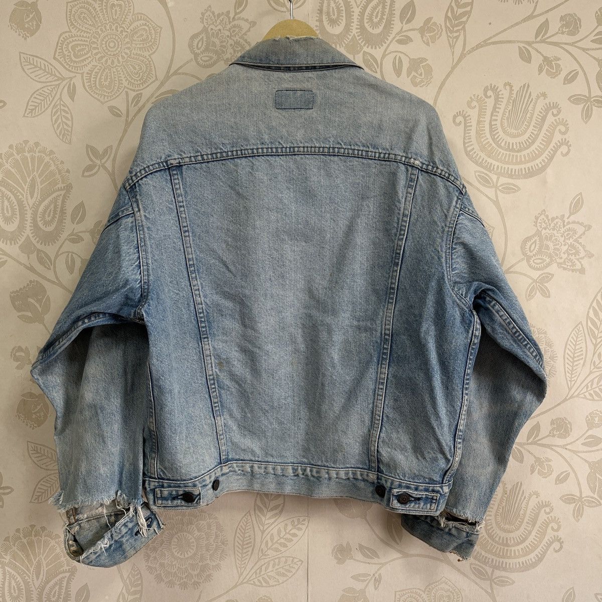 Levi's × Levi's Vintage Clothing Distressed Levis Denim Trucker Jacket Made In USA Size US L / EU 52-54 / 3 - 2 Thumbnail
