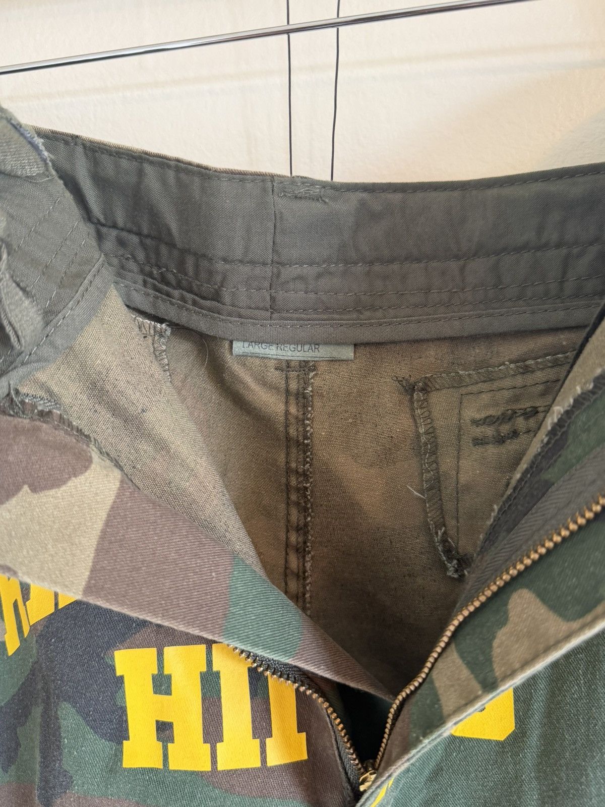The GV Gallery The GV Gallery Raspberry Hills Camo Cargo Shorts Size Large Size US 34 / EU 50 - 3 Thumbnail
