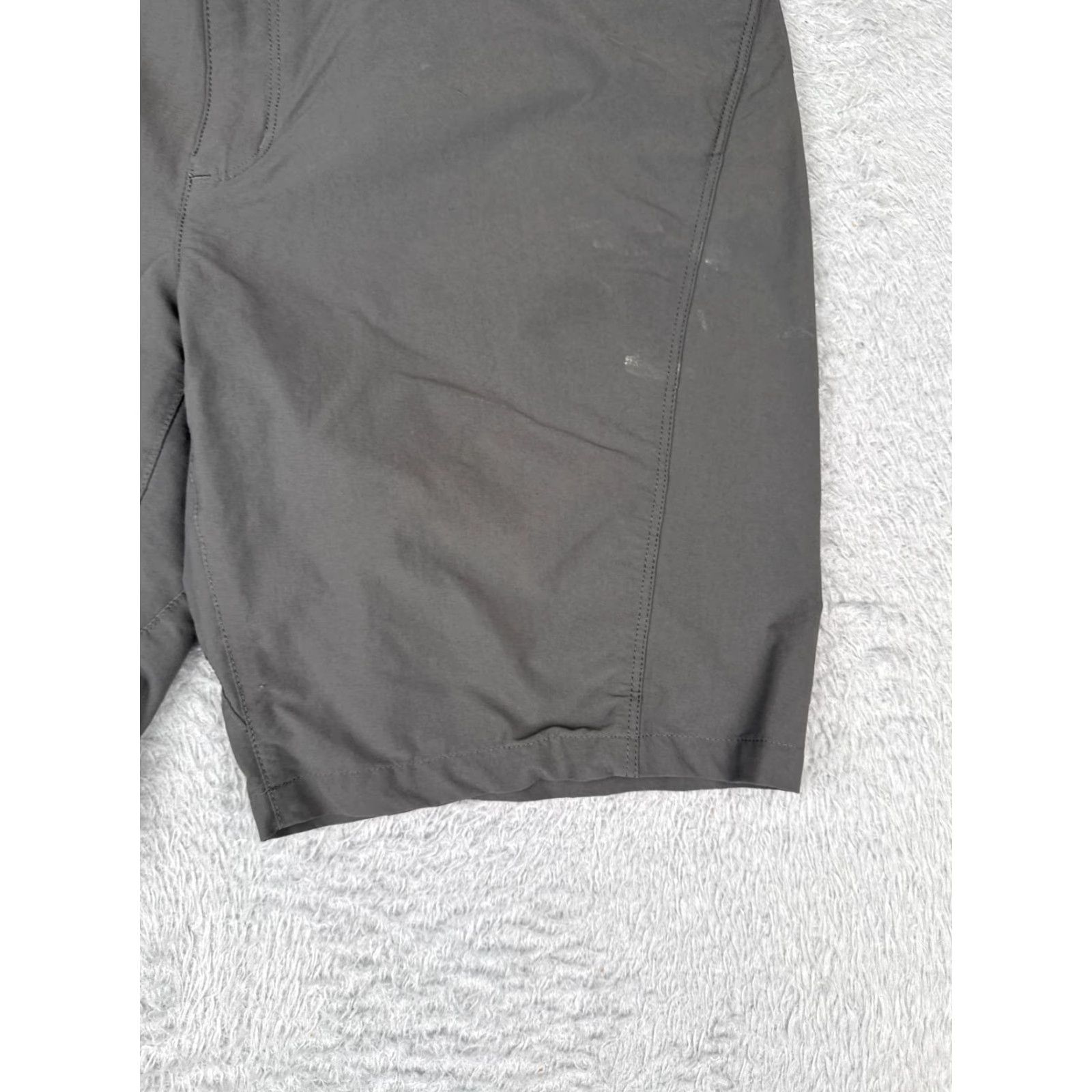 Patagonia Patagonia Shorts Womens 12 Gray Rock Guide Shorts Nylon Blend Cargo Hike 34x9 Size 34" / US 12 / IT 48 - 2 Thumbnail