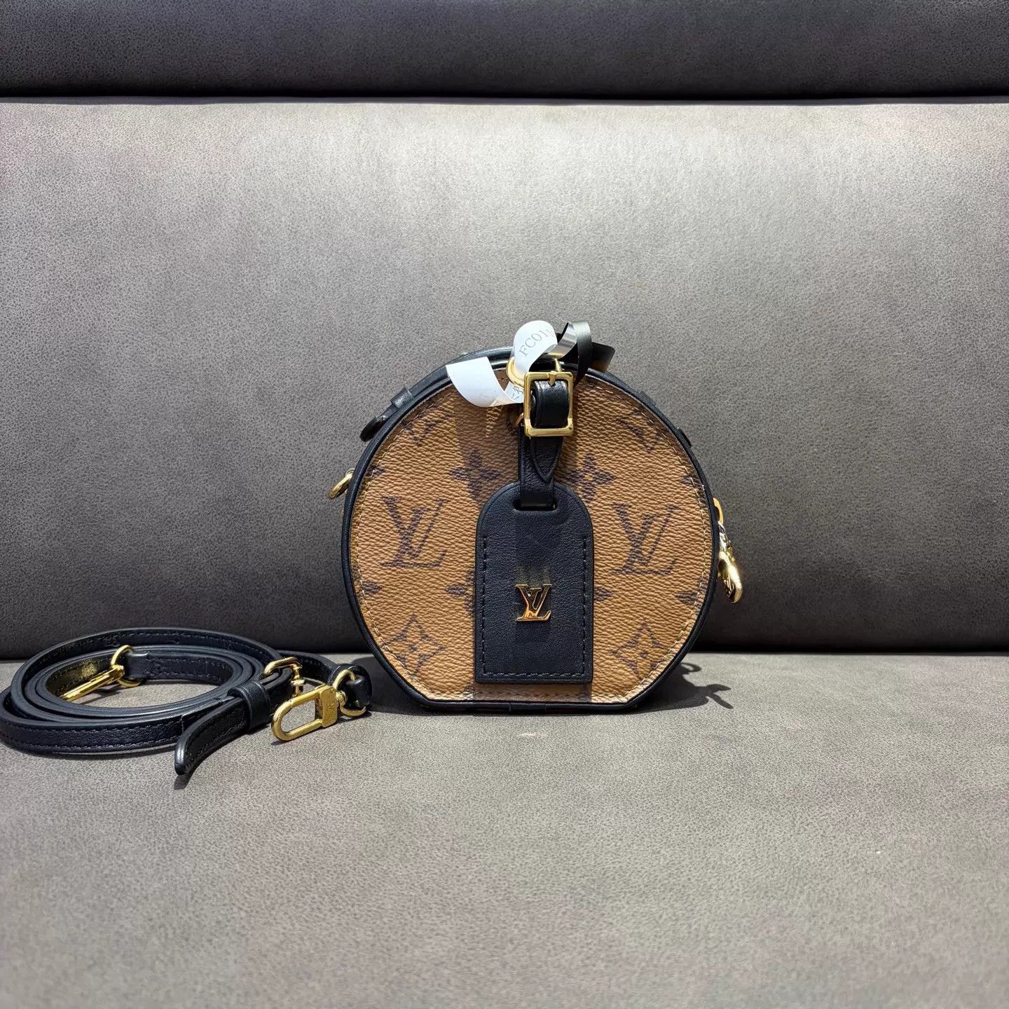 Louis Vuitton LV Boite Chapeau Reverse Caramel Chip 99 Size ONE SIZE - 1 Thumbnail