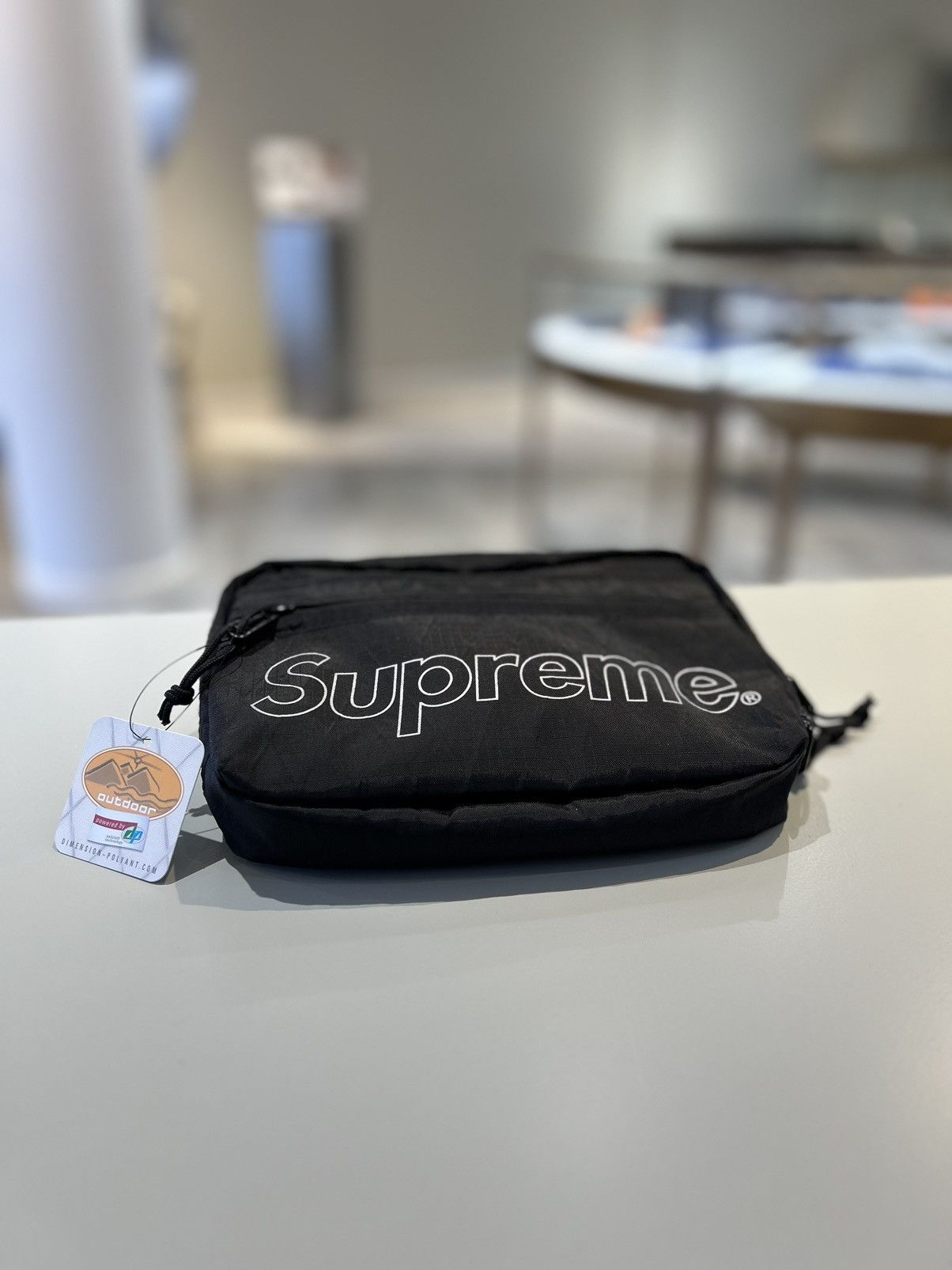 Supreme fw18 shoulder bag black online