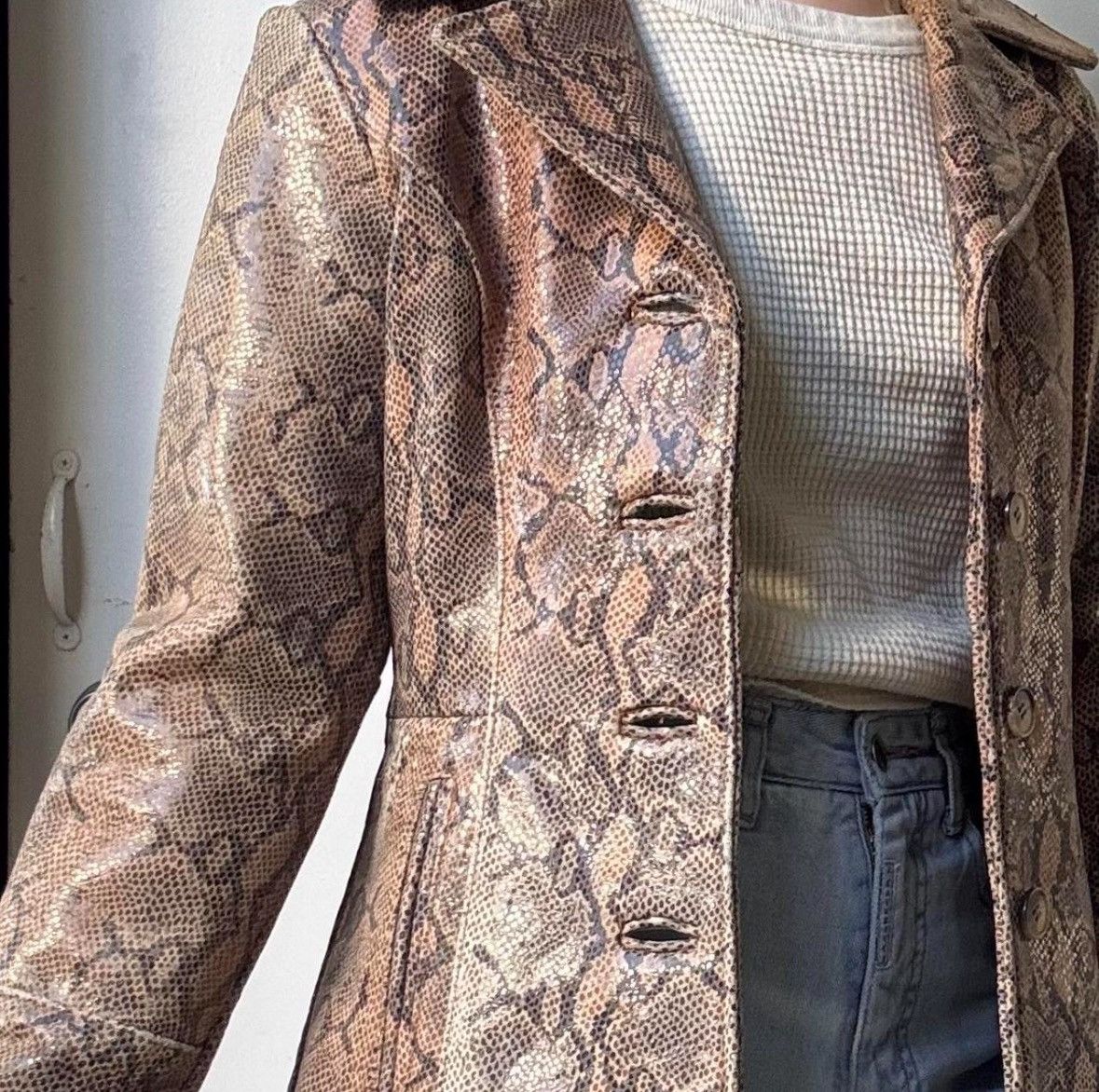 Vintage Y2K FAUX SNAKESKIN TAN LEATHER COAT Size XS / US 0-2 / IT 36-38 - 4 Thumbnail