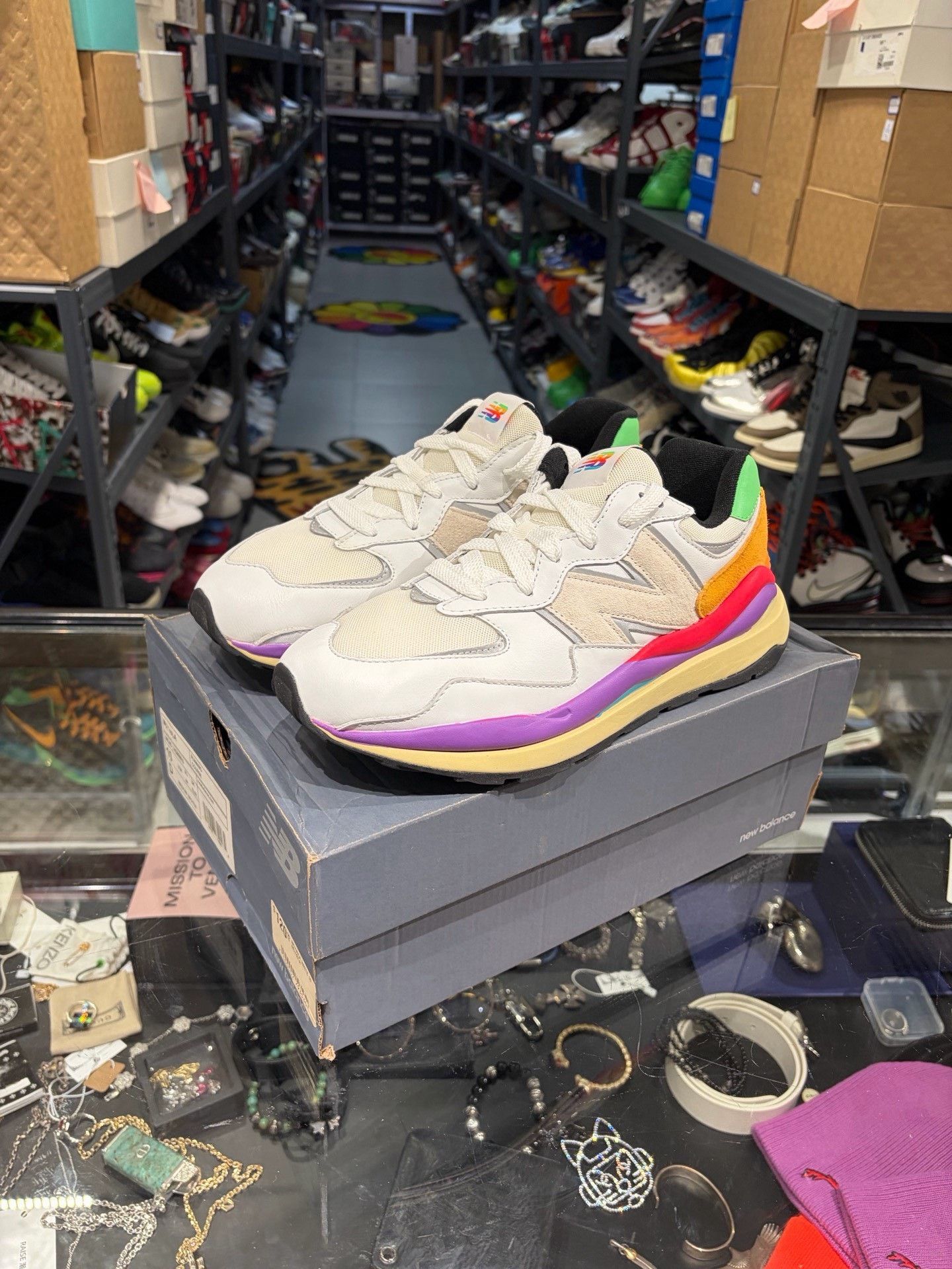 New Balance New Balance White Lowtop Sneakers 10.5 Men Size US 10.5 / EU 43-44 - 1 Thumbnail