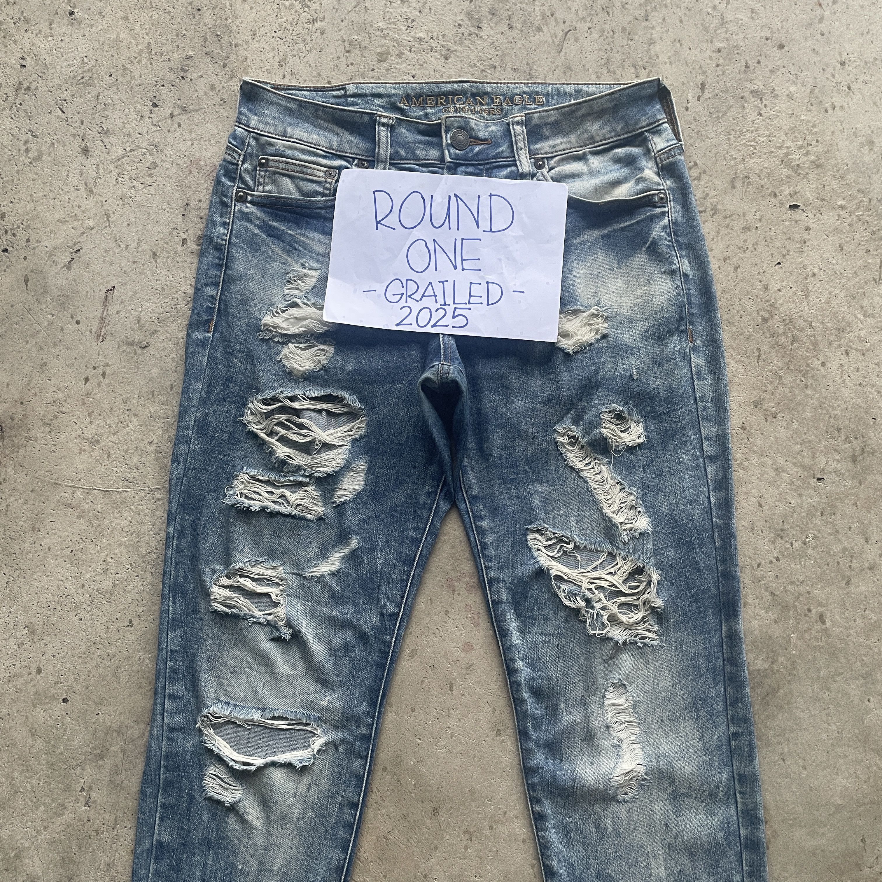 American Eagle Outfitters W31 AMERICAN EAGLE OUTFITTERS RIPPED FADED DISTRESSED JEANS Size US 31 - 3 Thumbnail