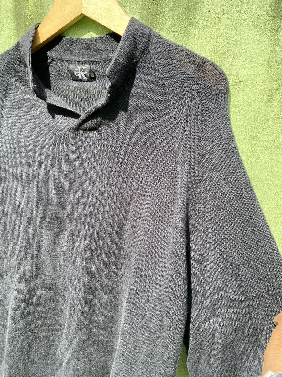Calvin Klein Calvin Klein Long Sleeve V Neck Minimalist Knit Sweater Size US L / EU 52-54 / 3 - 4 Thumbnail
