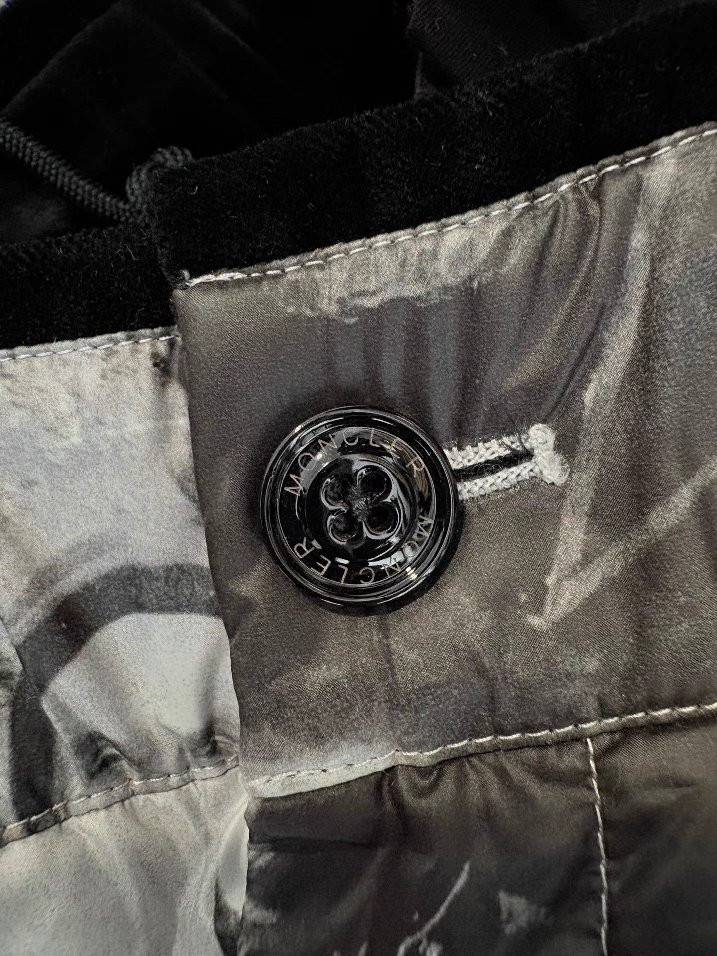 Moncler MONCLER Figure Print Long Pants Size US 32 / EU 48 - 3 Thumbnail