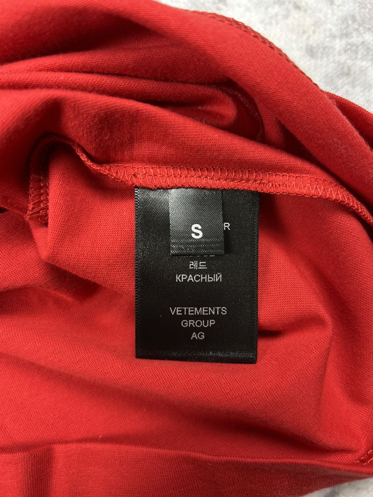 Vetements Vetements ‘Vetements Translation’ T-shirt Red S Size US S / EU 44-46 / 1 - 7 Thumbnail