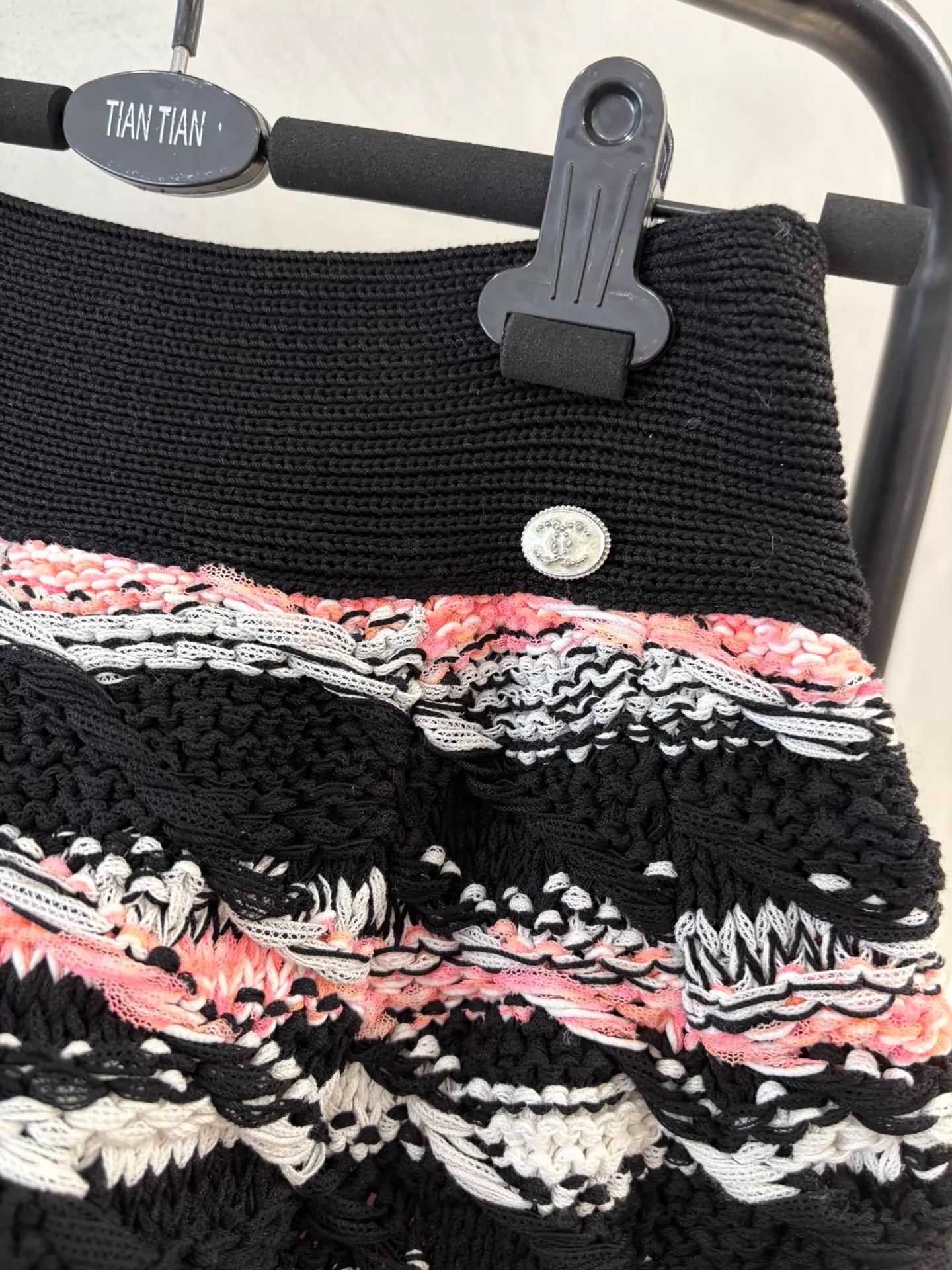 Chanel Chanel 20S Striped Black-Pink Ombre Knit Skirt 34 Unused Size 25" / US 0 / IT 36 - 2 Thumbnail