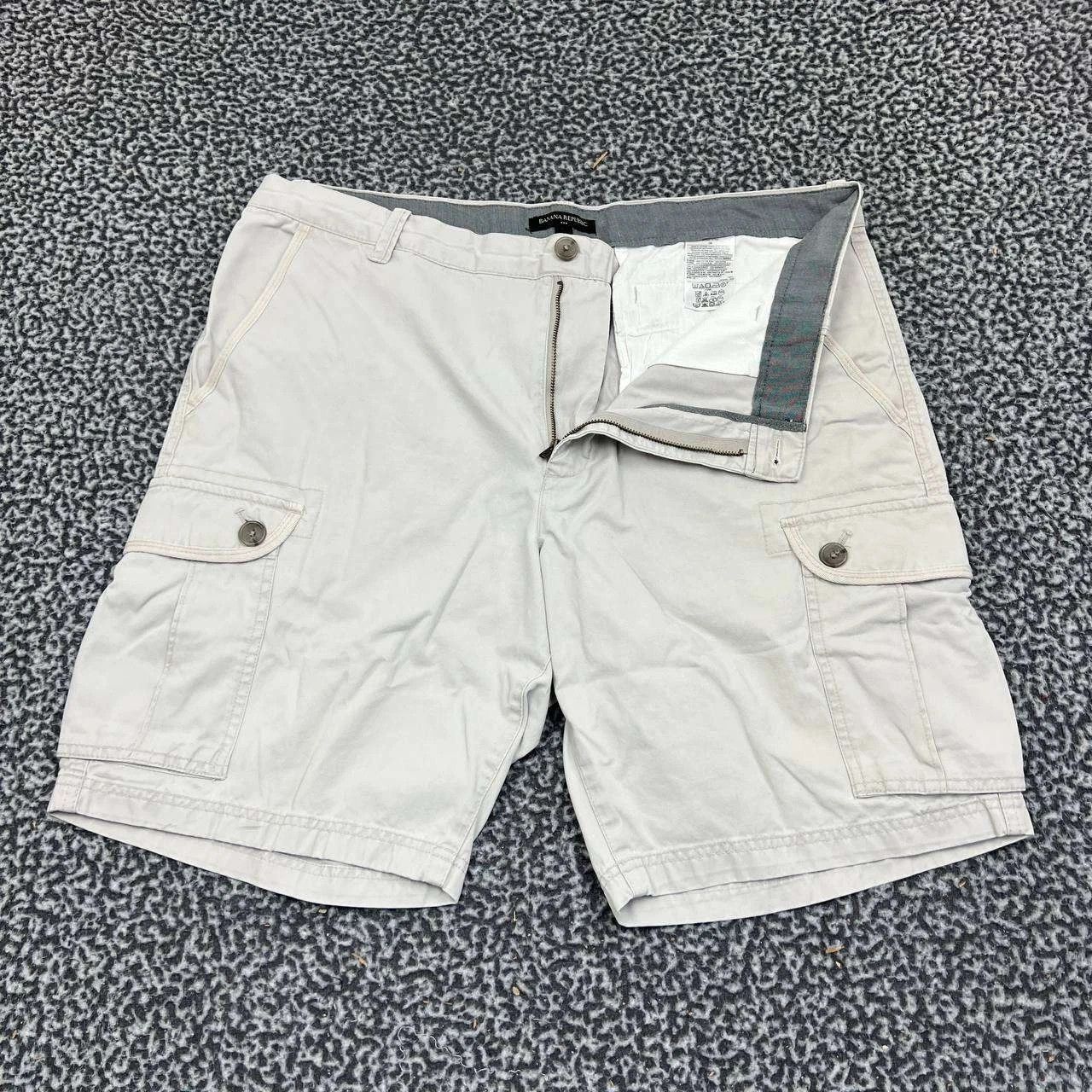 Banana Republic Banana Republic Cargo Shorts Men 38 Beige Pockets Outdoor Size US 38 / EU 54 - 1 Thumbnail
