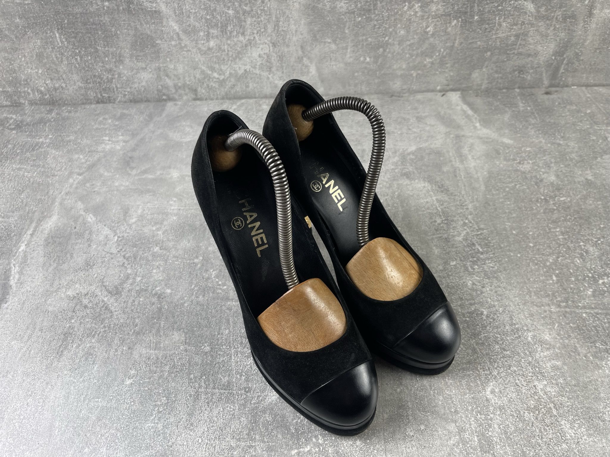 Chanel Chanel Classic Escarpins Suede Leather Cap Toe Pumps Heels Size US 8 / IT 38 - 2 Thumbnail
