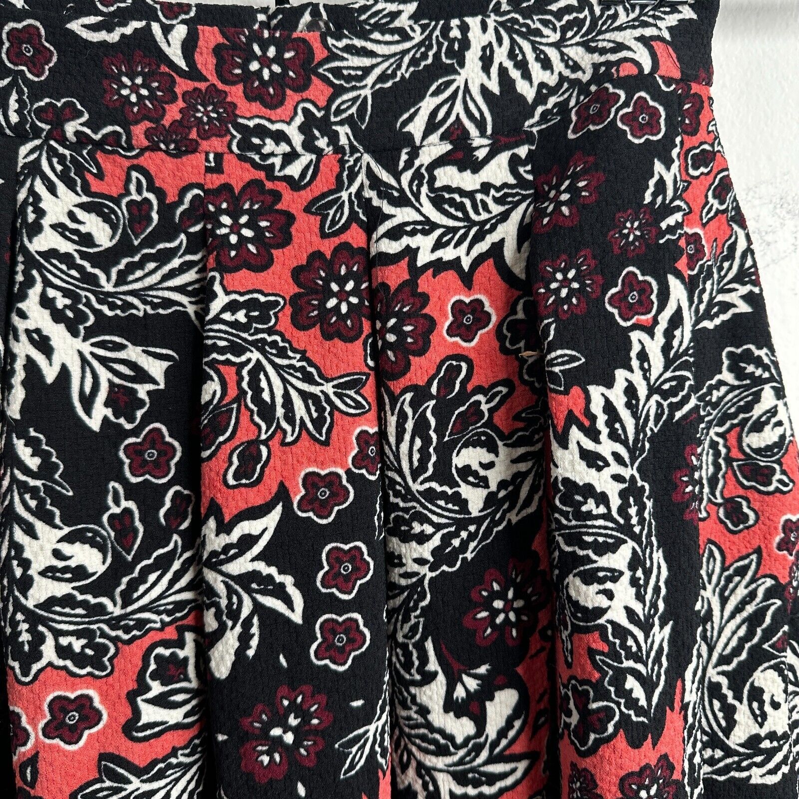 H&M NWT H&M Flare Floral Print Pleated Midi-Skirt Pockets 2 Size 26" / US 2 / IT 38 - 2 Thumbnail