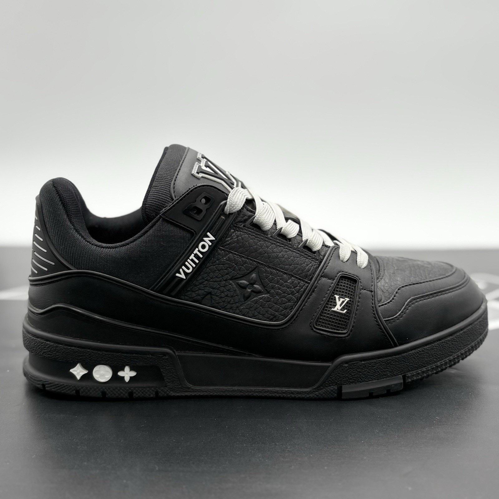 Louis Vuitton (9.5-10 US) Louis Vuitton Trainer ' Black ' | SUPER CLEAN! Size US 10 / EU 43 - 2 Thumbnail