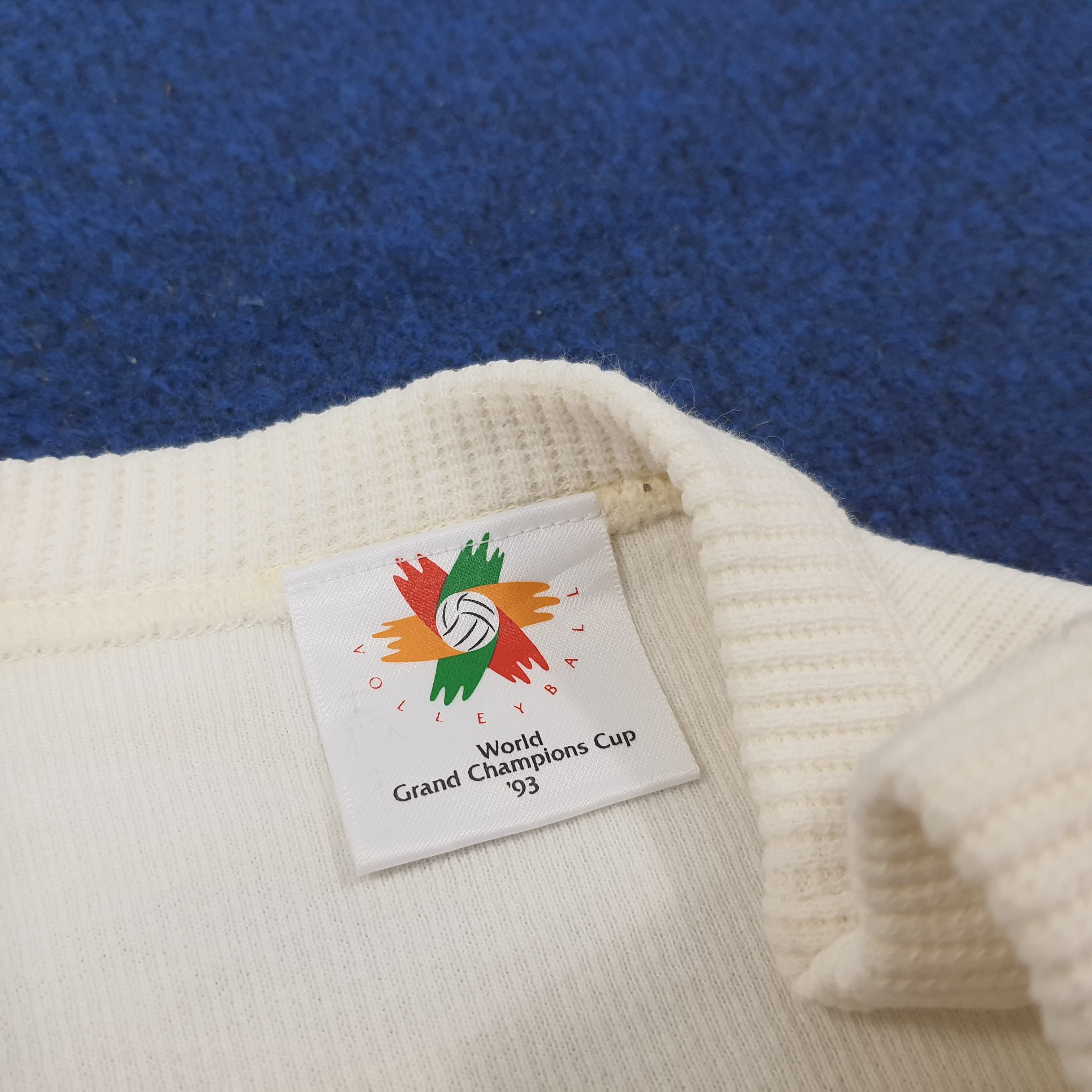 Vintage Vintage Volleyball World Champions Cup '93 Sweatshirt C247N5 Size US L / EU 52-54 / 3 - 4 Thumbnail