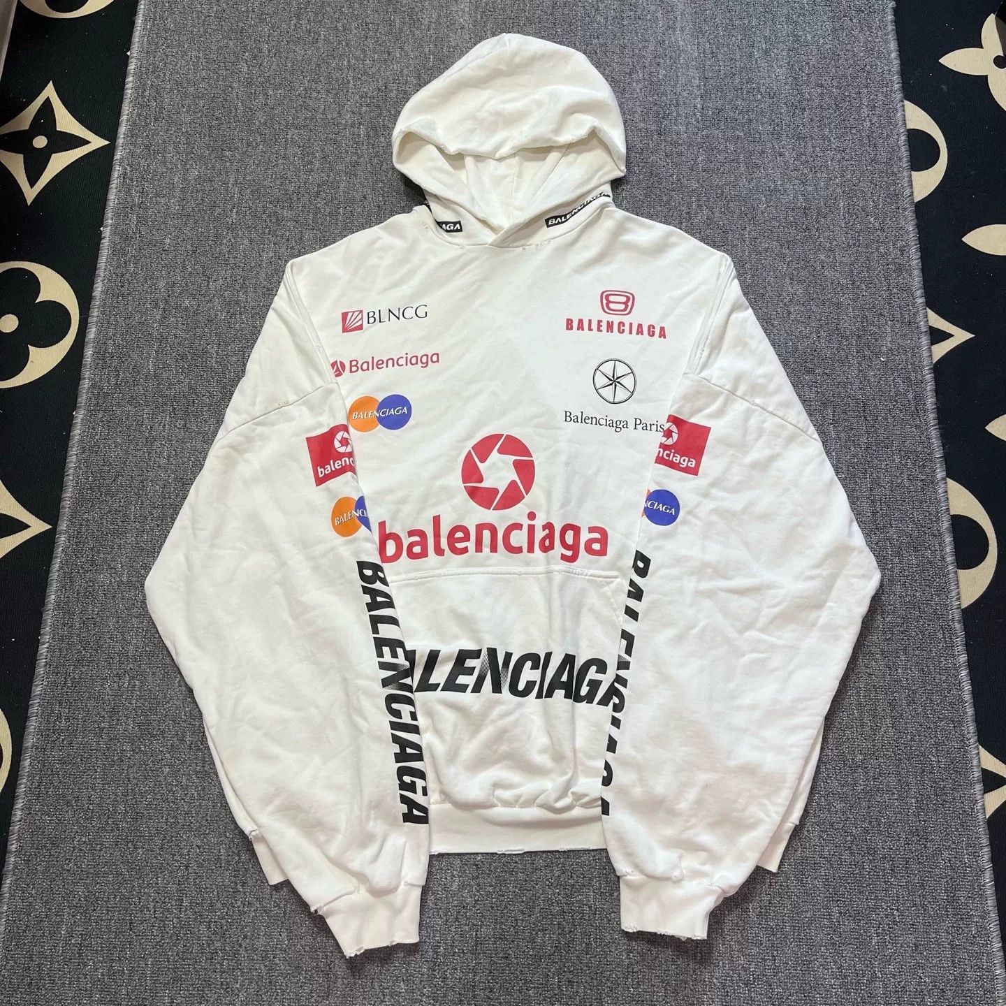 Balenciaga Balenciaga Logo Print Long Sleeve Hoodie Size US XS / EU 42 / 0 - 1 Thumbnail