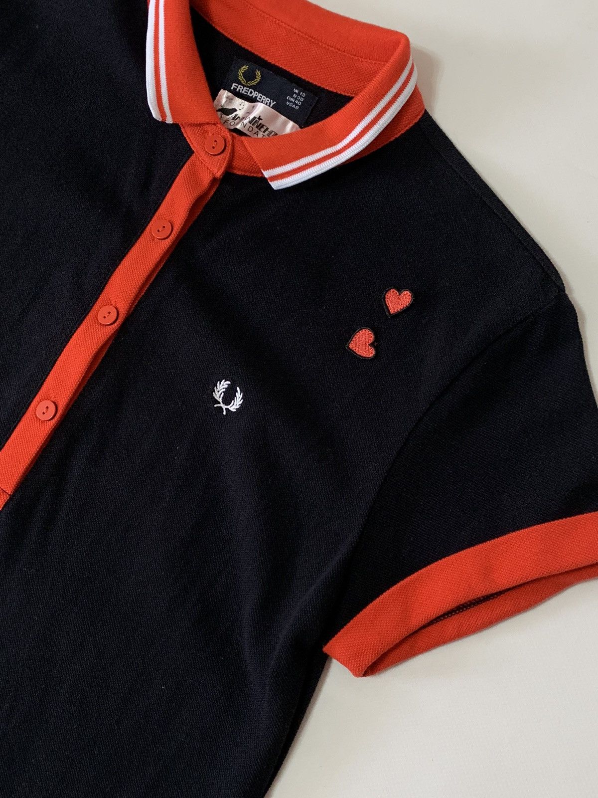 Designer × Fred Perry Fred Perry Amy Winehouse Size 12 UK Black Polo Size M / US 6-8 / IT 42-44 - 4 Thumbnail