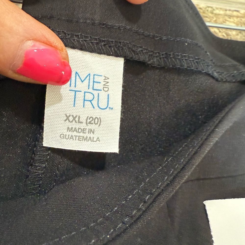 Other Time and Tru Black Capris Size 40" / US 18 - 3 Thumbnail
