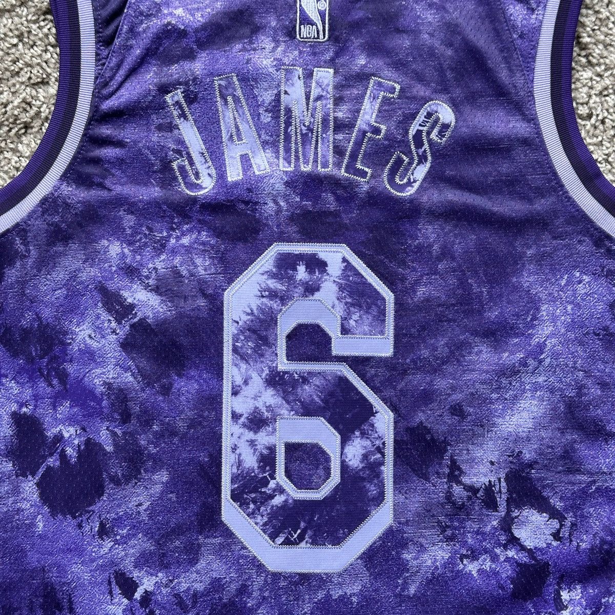 Nike LEBRON JAMES LAKERS SELECT SERIES SWINGMAN STITCHED 44 NBA Size US M / EU 48-50 / 2 - 9 Thumbnail