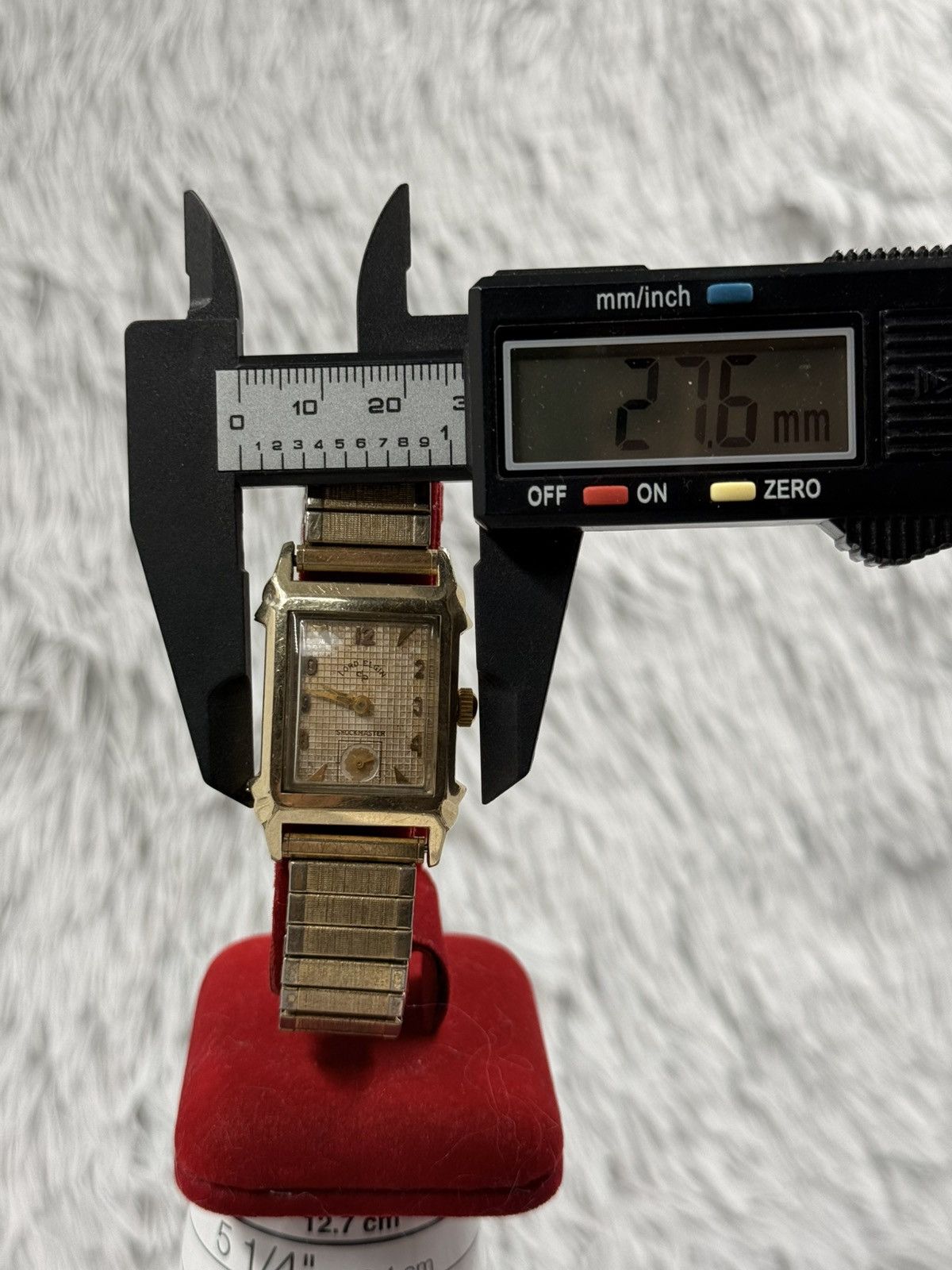 Vintage Vintage Lord Elgin Waffle Dial Tank Manual Unisex Watch Size ONE SIZE - 8 Thumbnail
