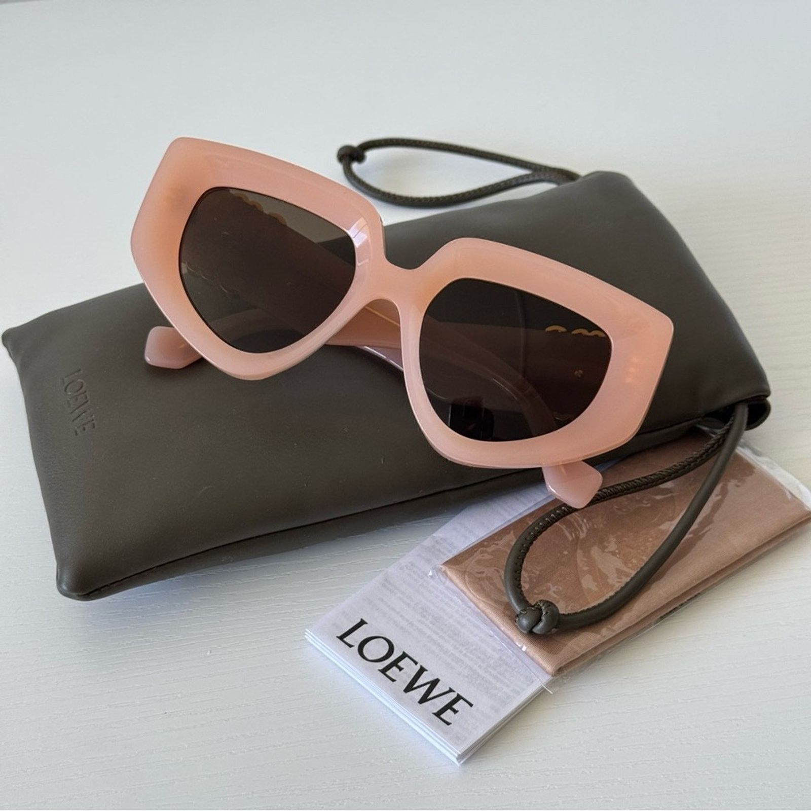 Loewe New! Loewe Pink Sunglasses LW40154U 72E, Authentic Size ONE SIZE - 1 Thumbnail