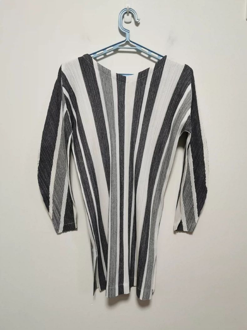 Issey Miyake Issey Miyake size:3 Black and white pleated striped top Size XS / US 0-2 / IT 36-38 - 2 Thumbnail