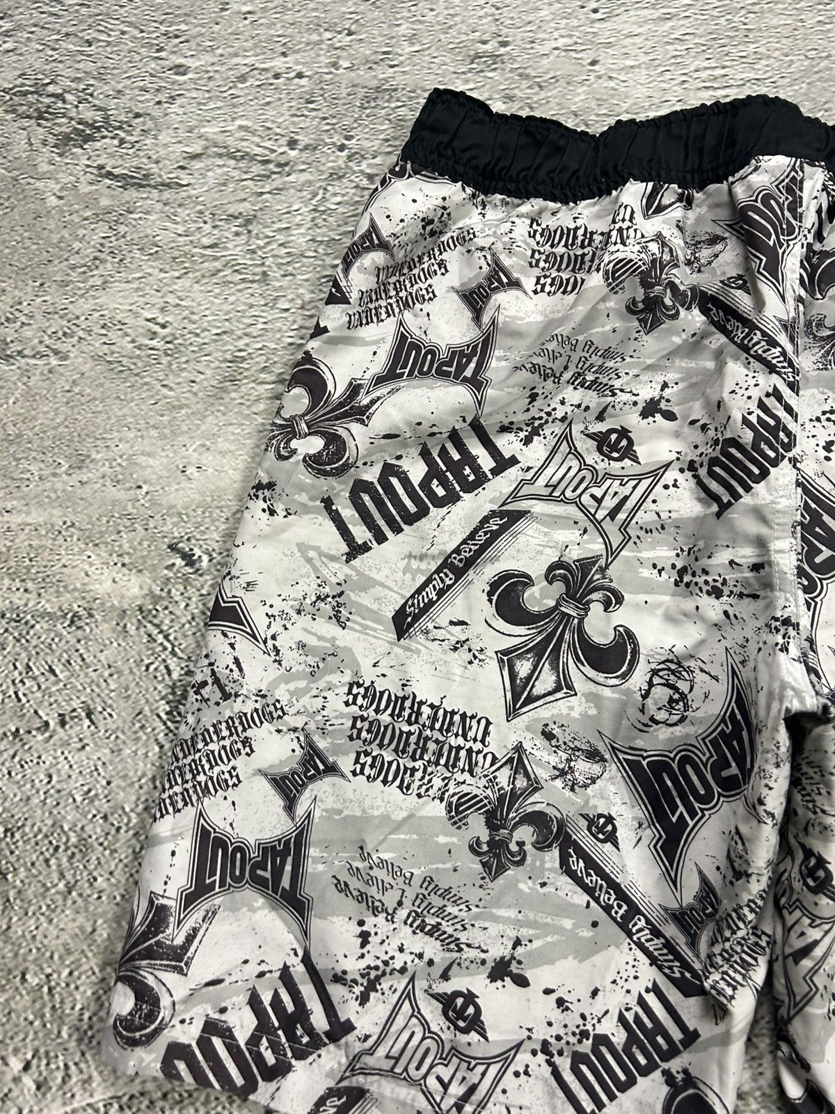 Tapout × Vintage Tapout shorts vintage full print big logo boxing white black Size US 30 / EU 46 - 11 Thumbnail