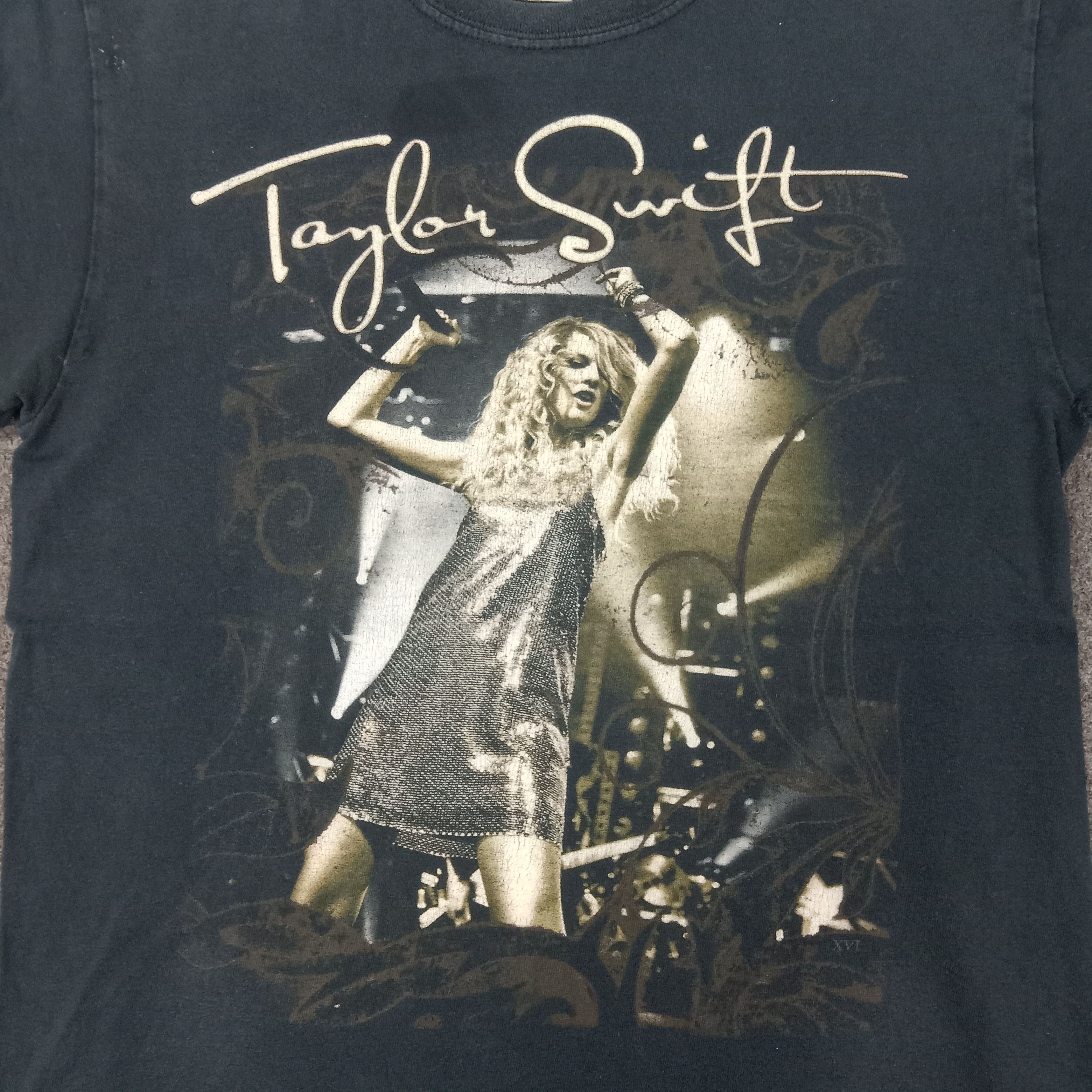Band Tees Taylor Swift Solo Singer Songwriter Tshirt C249N72 Size US S / EU 44-46 / 1 - 2 Thumbnail