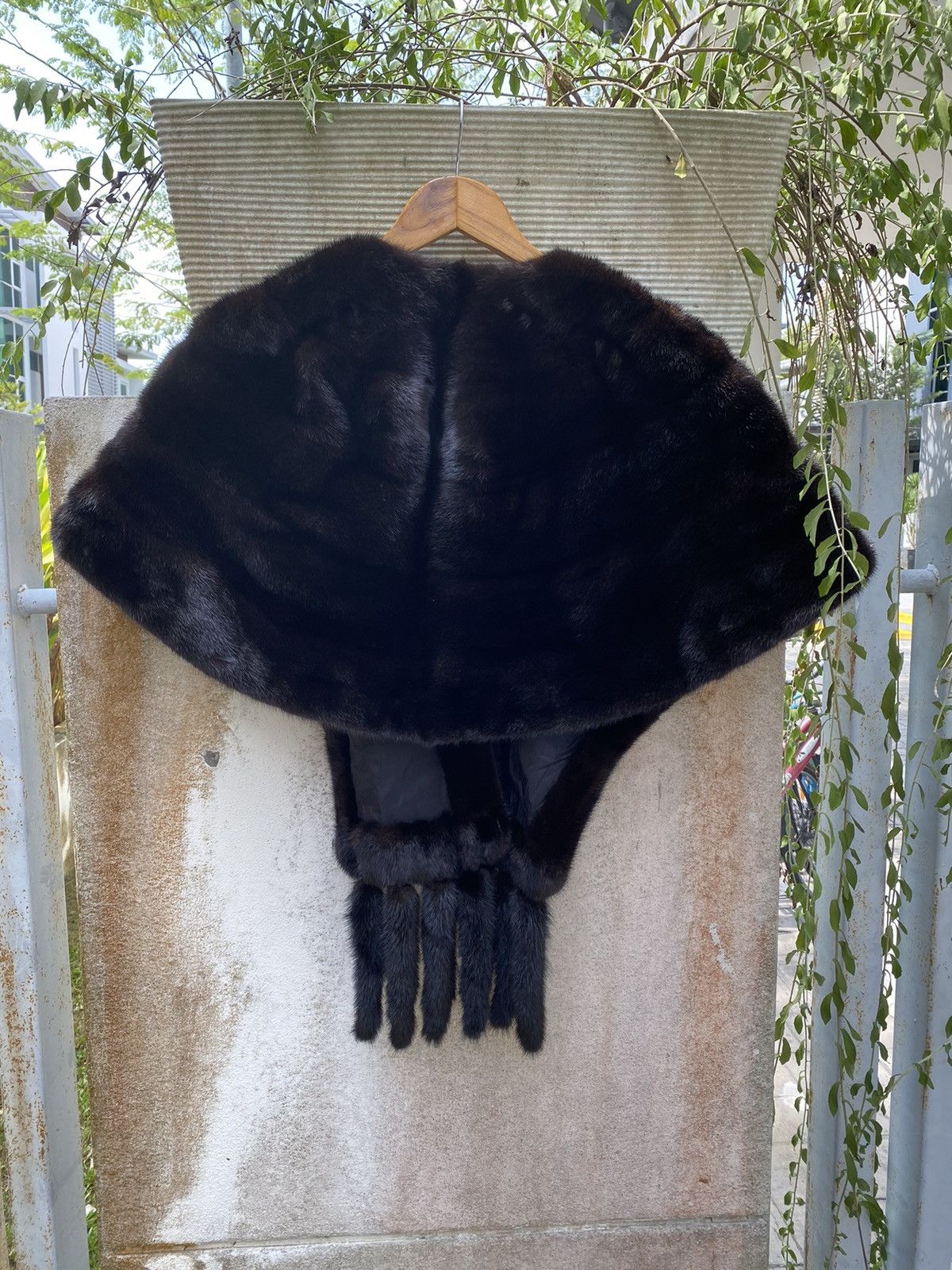 Japanese Brand × Sagafurs 💥best offer💥CRESCE EXCELLENT MOONRAI FUR V VEST NICE DESIGN Size ONE SIZE - 4 Thumbnail
