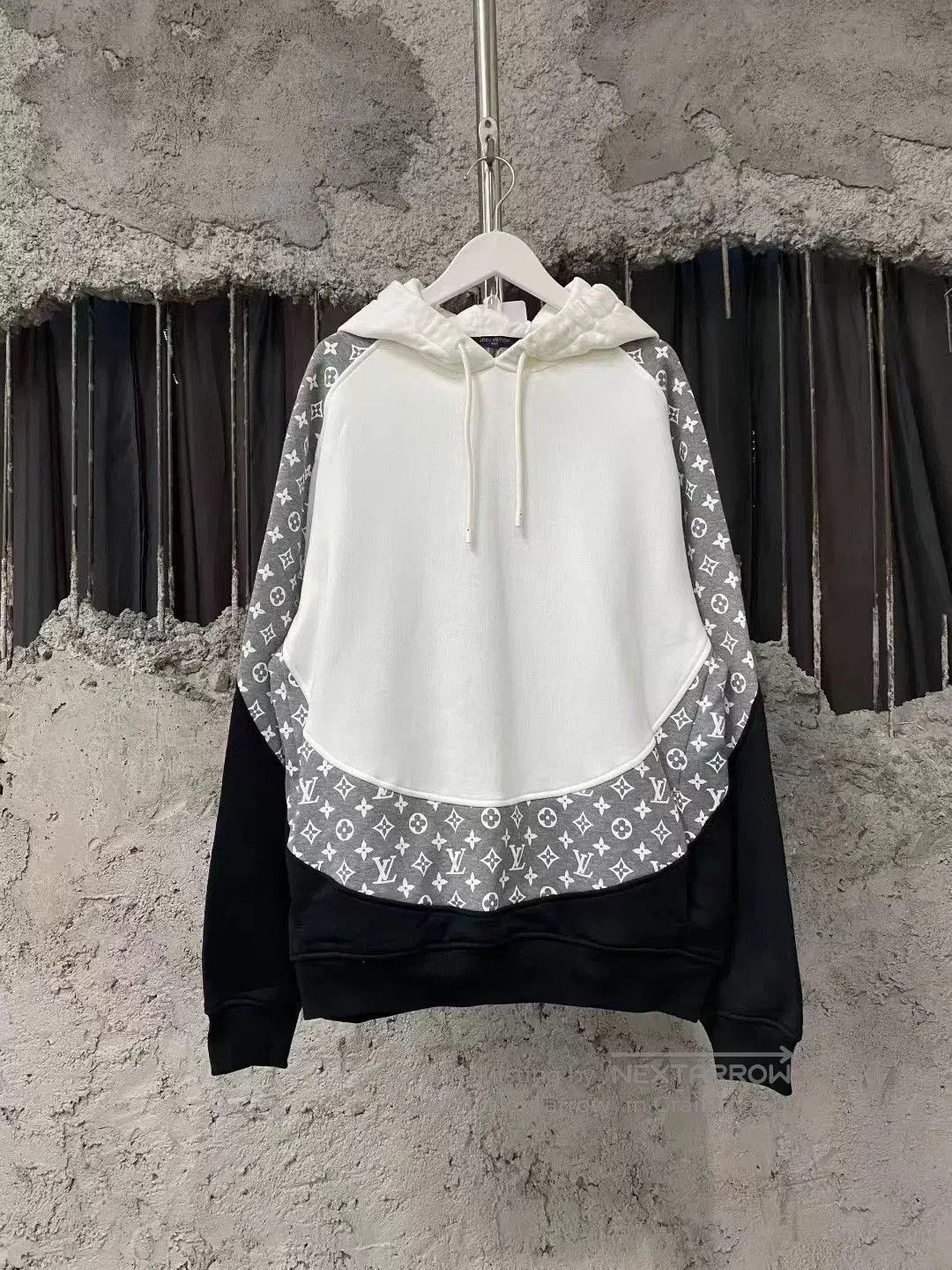 Louis Vuitton Louis Vuitton Black White Monogram Hoodie. Size US M / EU 48-50 / 2 - 1 Thumbnail