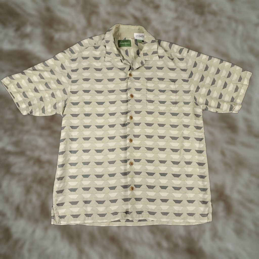 Tommy Bahama VINTAGE Tommy Bahama Shirt Mens Large Beige Geometric Camp Collar Hawaiian Button-Up Shirt L Beige Geometric Hawaiian 90s/Beach/Men’s Clothing Mens Size US L / EU 52-54 / 3 - 1 Thumbnail