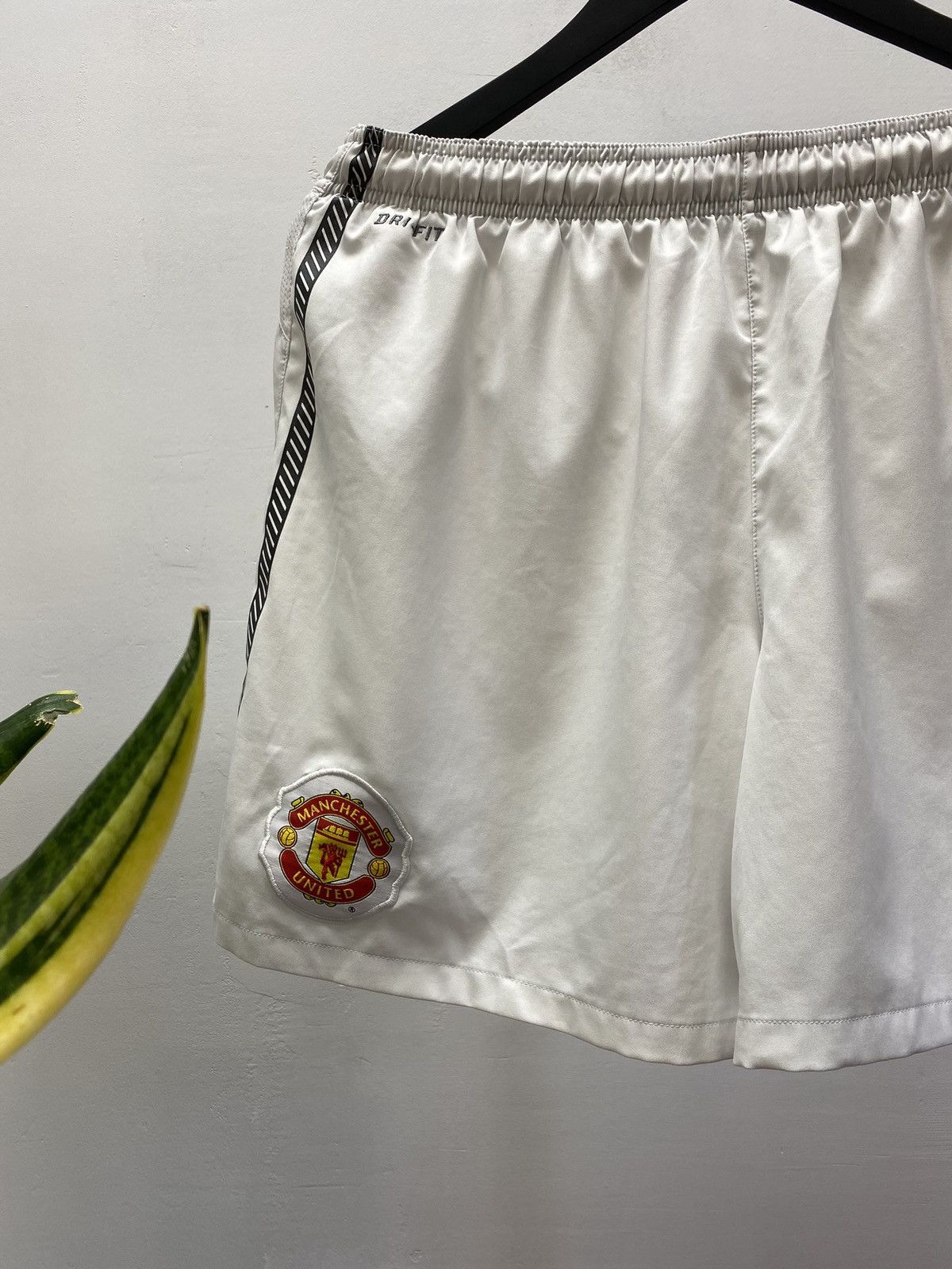 Nike Nike Manchester United 2010 2011 Football Soccer Shorts Size US 32 / EU 48 - 4 Thumbnail
