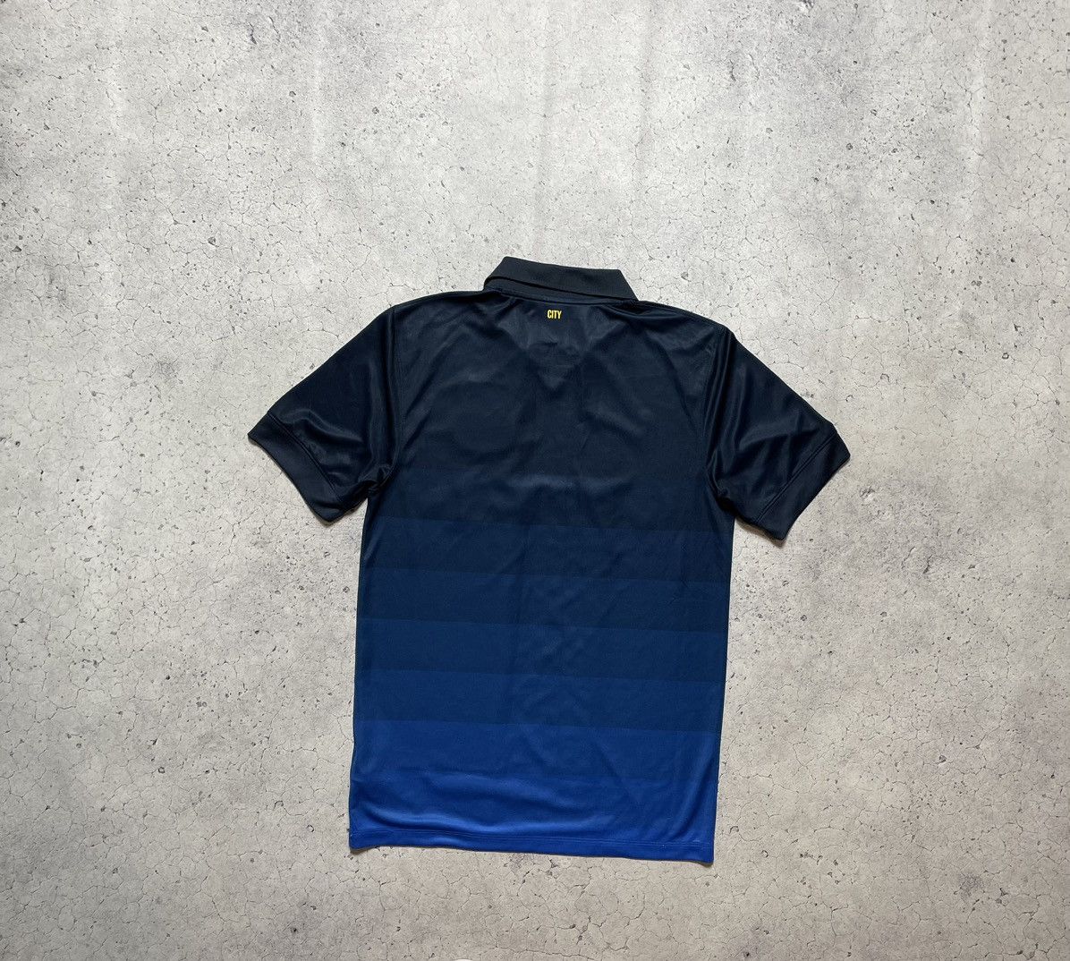 Nike Vintage Nike FC Manchester City 2014-2015 Soccer Jersey Size US S / EU 44-46 / 1 - 2 Thumbnail