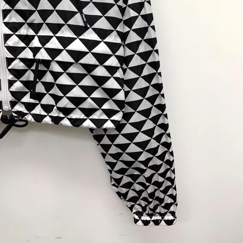 Prada Prada 23 black and white colour block triangle printed hoo Size XS / US 0-2 / IT 36-38 - 4 Thumbnail