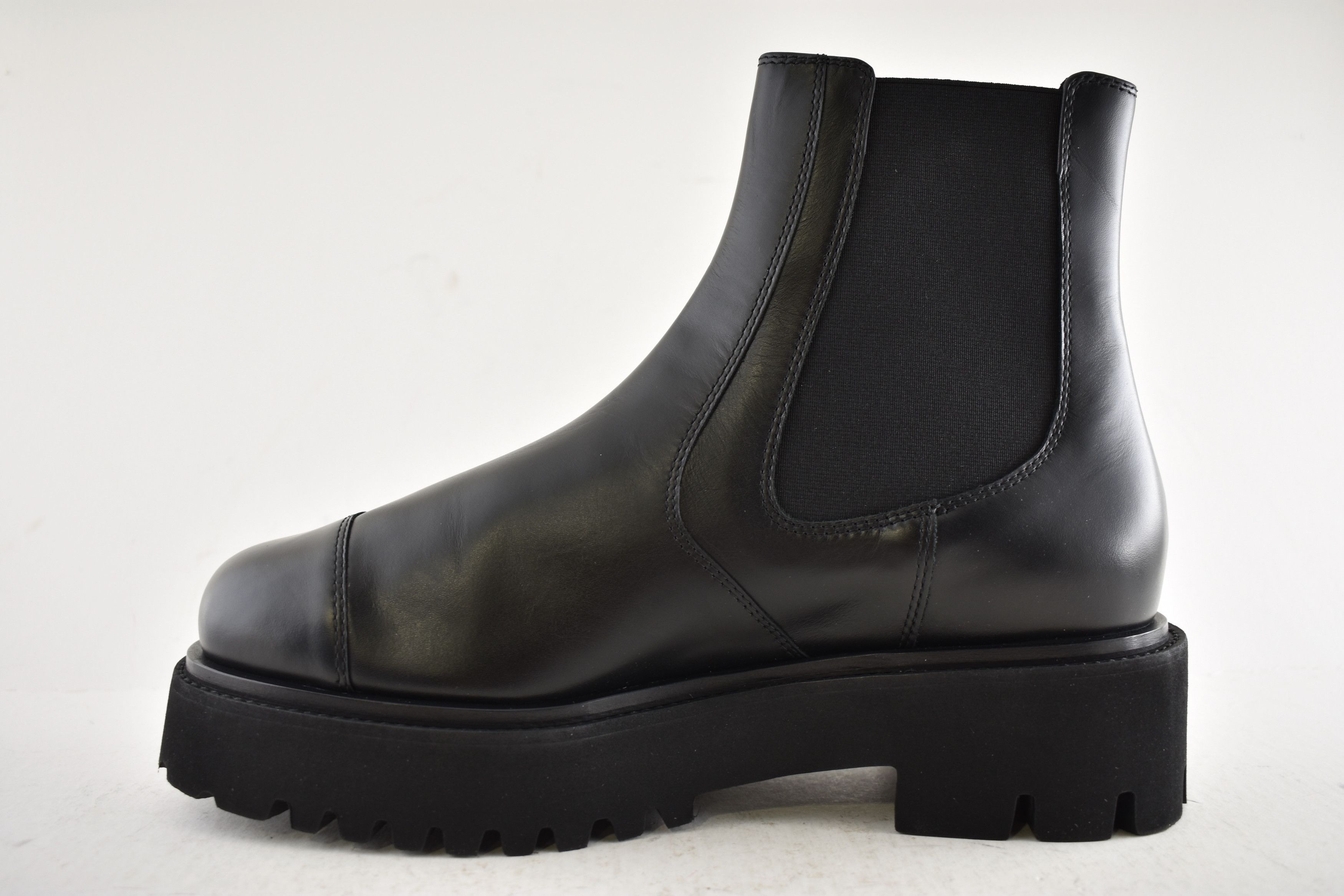 Chanel Chanel 24B Black Leather CC Chelsea Ankle Platform Boot 41 Size US 11 / IT 41 - 11 Thumbnail