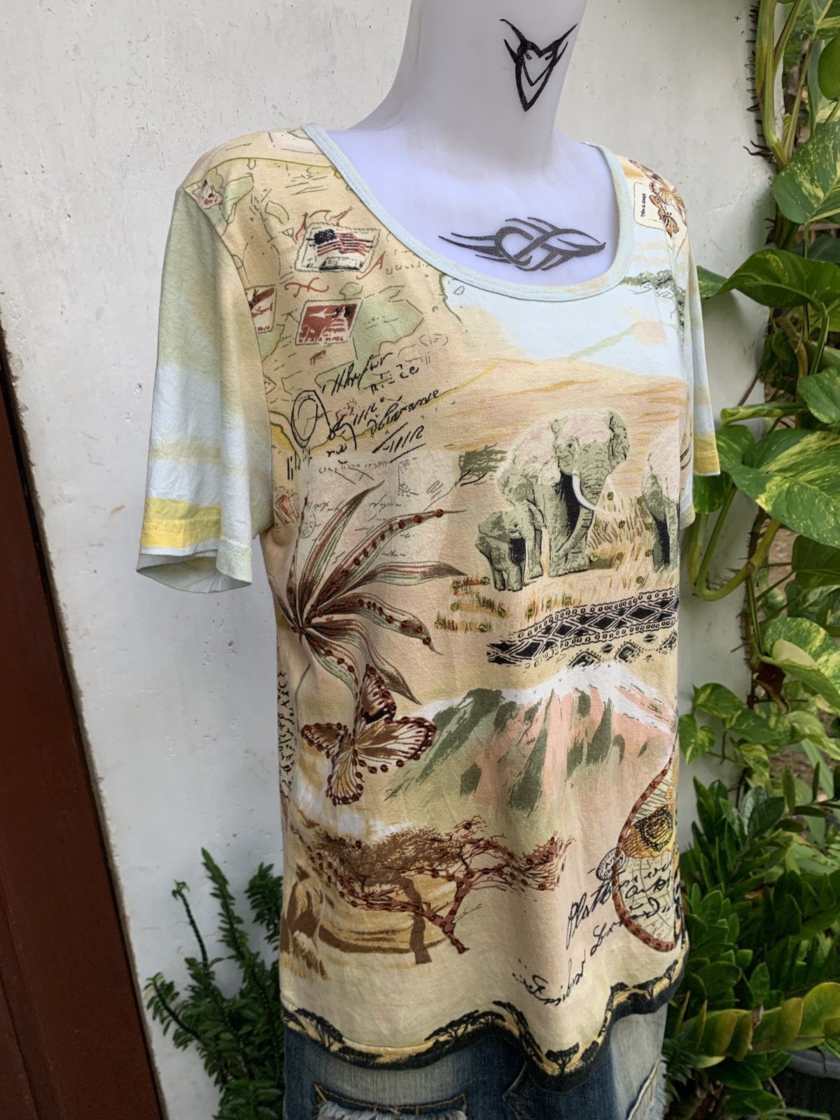 Japanese Brand y2k Ari Charmy Savannah Elephant Art Graphic Top Size L / US 10 / IT 46 - 2 Thumbnail