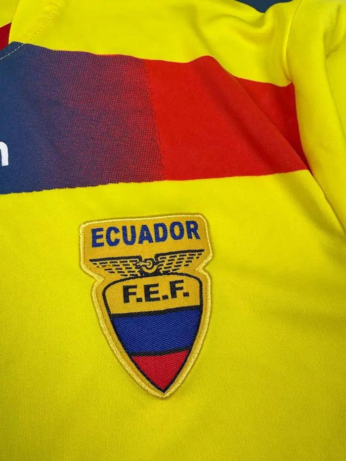 Vintage Ecuador National Team 2011 2012 Football Shirt Soccer Jersey Size US M / EU 48-50 / 2 - 5 Thumbnail