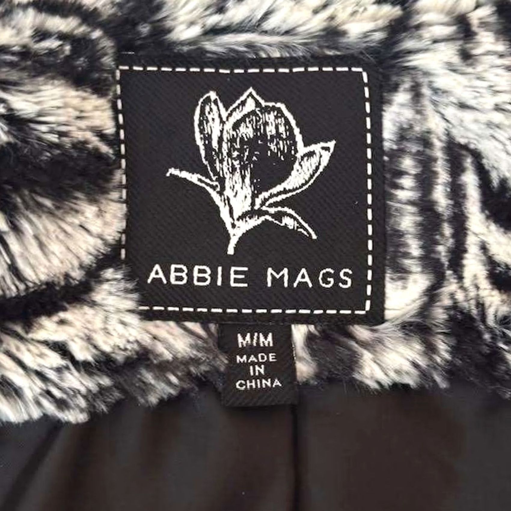 Vintage Abbie Mags Jacket Womens M Black Zebra Print Faux Fur Oversized Vest Statement Size Size M / US 6-8 / IT 42-44 - 3 Thumbnail