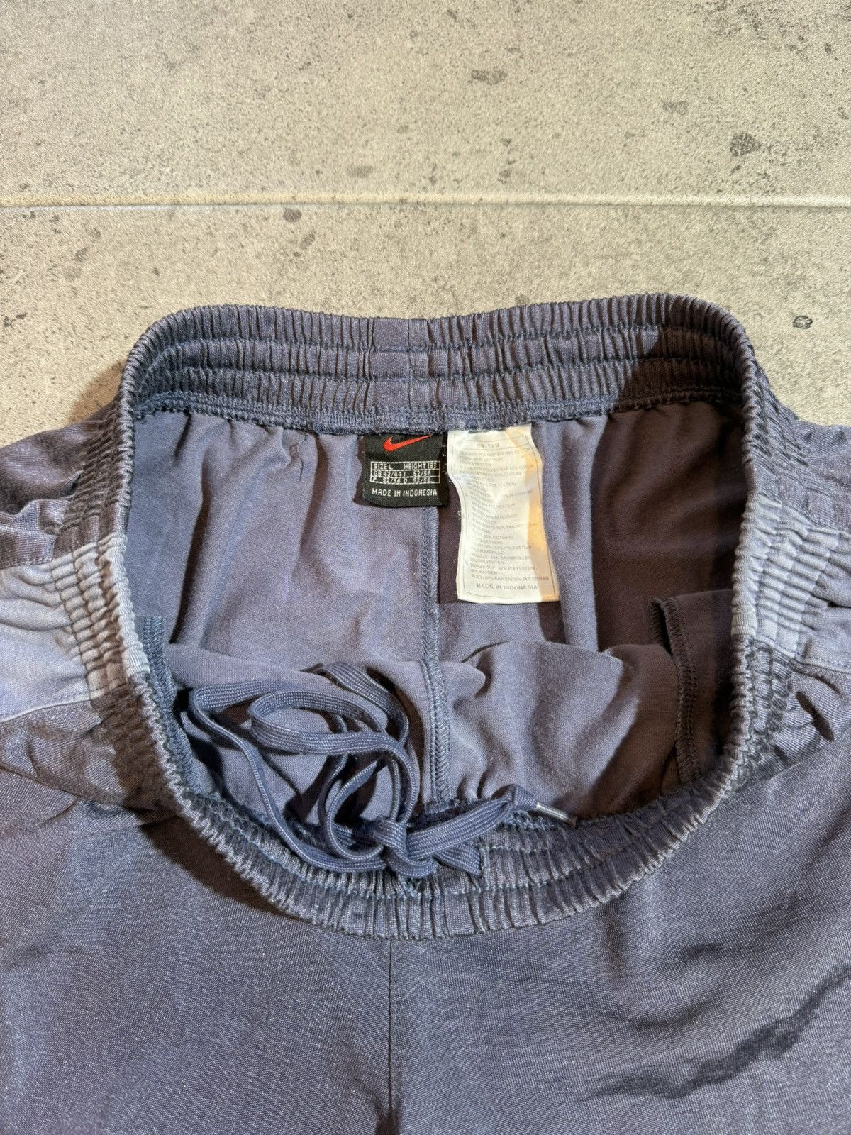 Nike × Vintage vintage 90s Nike nylon cropped shorts pinterest soccer Size US 34 / EU 50 - 5 Thumbnail