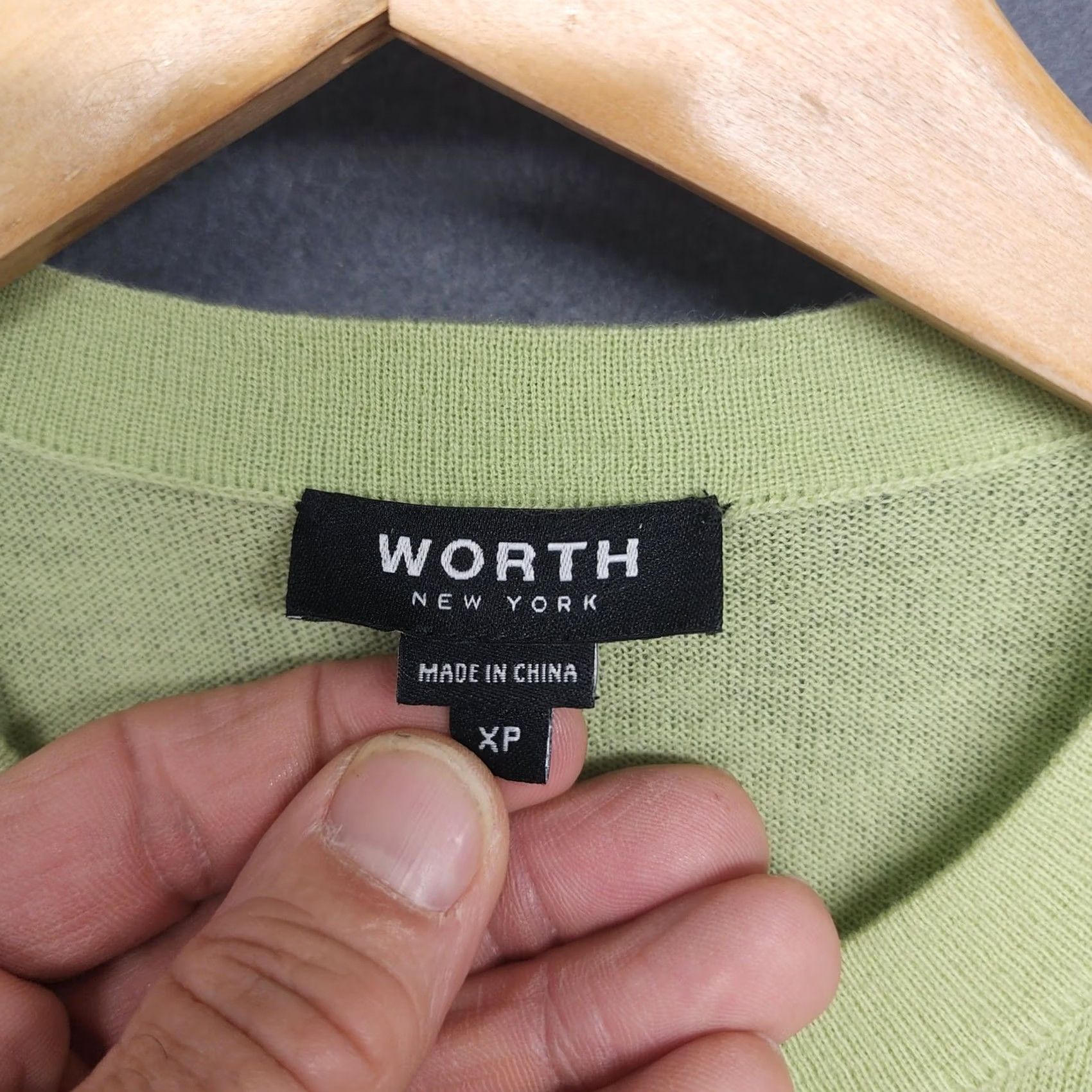 Vintage VINTAGE Worth New York Top Womens XP 100% Wool Lightweight Sweater Asymmetric Hem XS Petite Green Long Sleeve Crew Neck Pullover Dry Clean Only Womens Size XS / US 0-2 / IT 36-38 - 4 Thumbnail