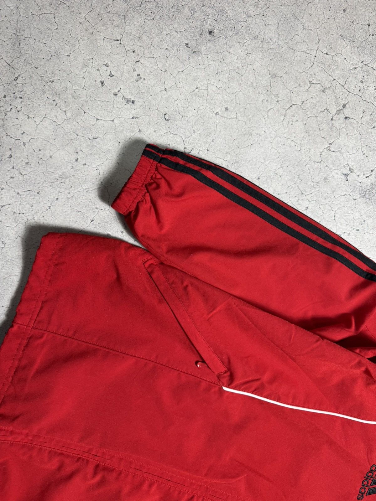Adidas Adidas FC Liverpool Vintage Nylon Football Track Jacket Size US S / EU 44-46 / 1 - 2 Thumbnail