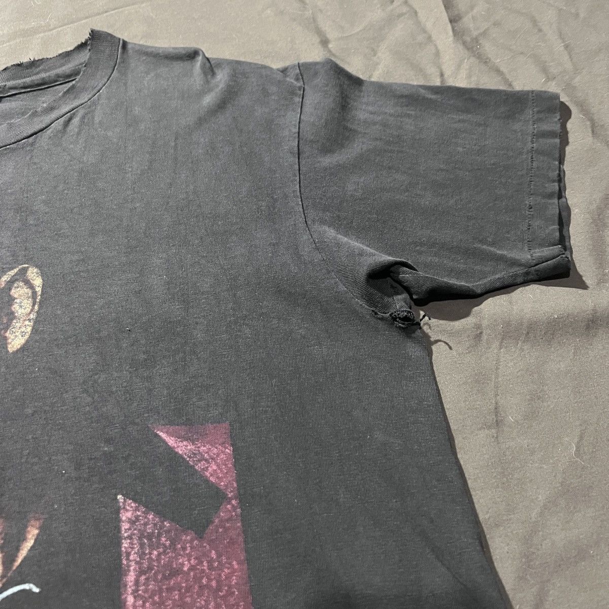 Vintage Vintage 90s Chris Isaak Rockabilly Promo Tee Thrashed Faded Size US XL / EU 56 / 4 - 10 Thumbnail