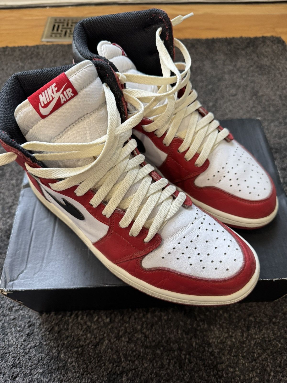 Jordan Brand Jordan 1 Chicago 2015 Size US 11 / EU 44 - 2 Thumbnail