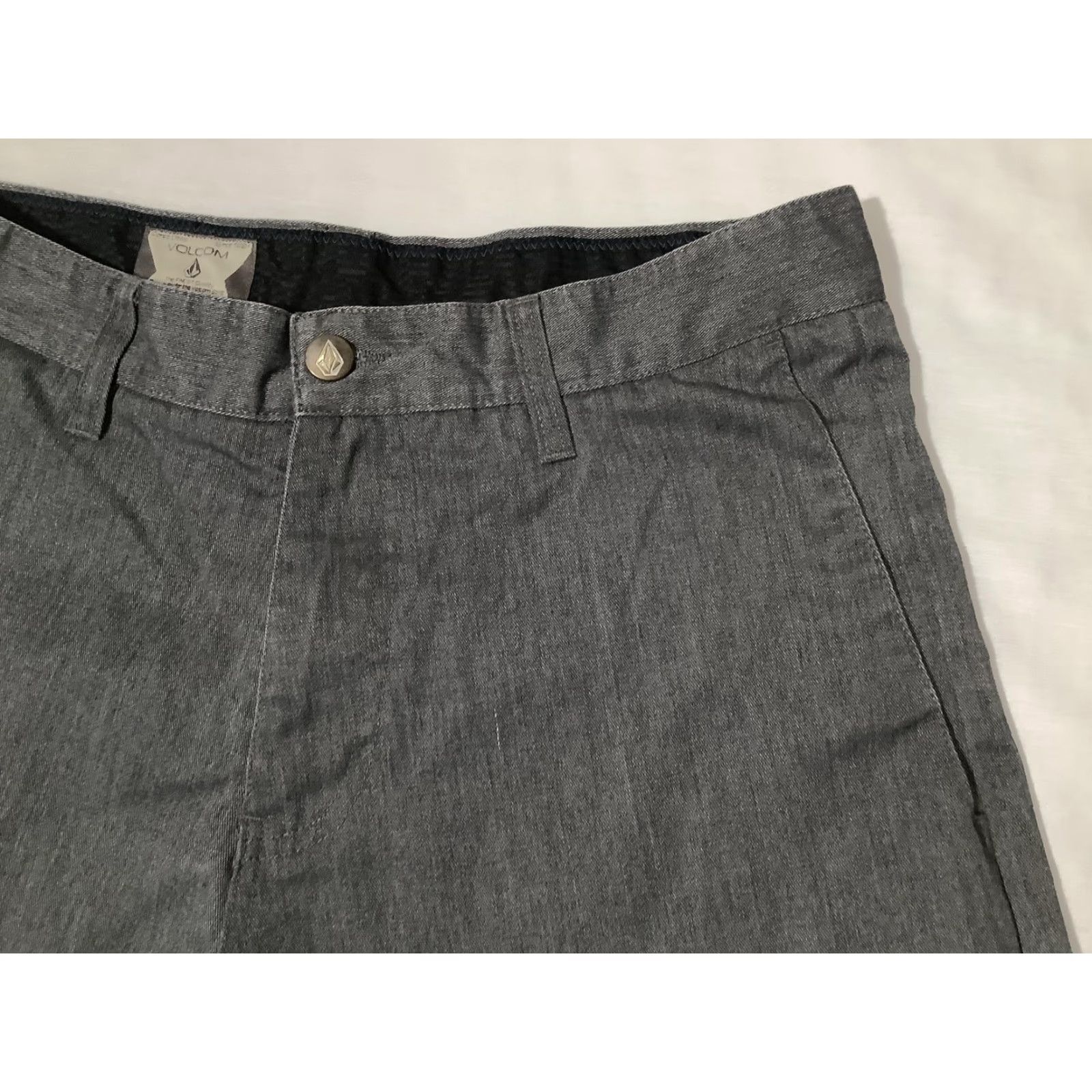 Volcom Volcom Chino Shorts Mens 30 Gray Casual Summer 11in Inseam Flat Front Pockets Regular Non-NV Size US 30 / EU 46 - 2 Thumbnail