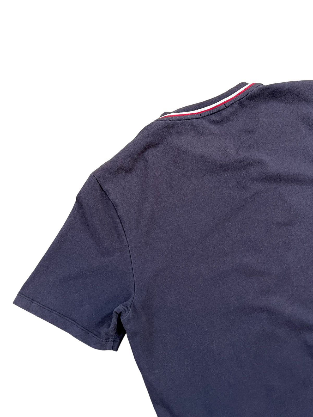 Moncler Moncler Chest Logo Vneck Tshirt Size US S / EU 44-46 / 1 - 9 Thumbnail