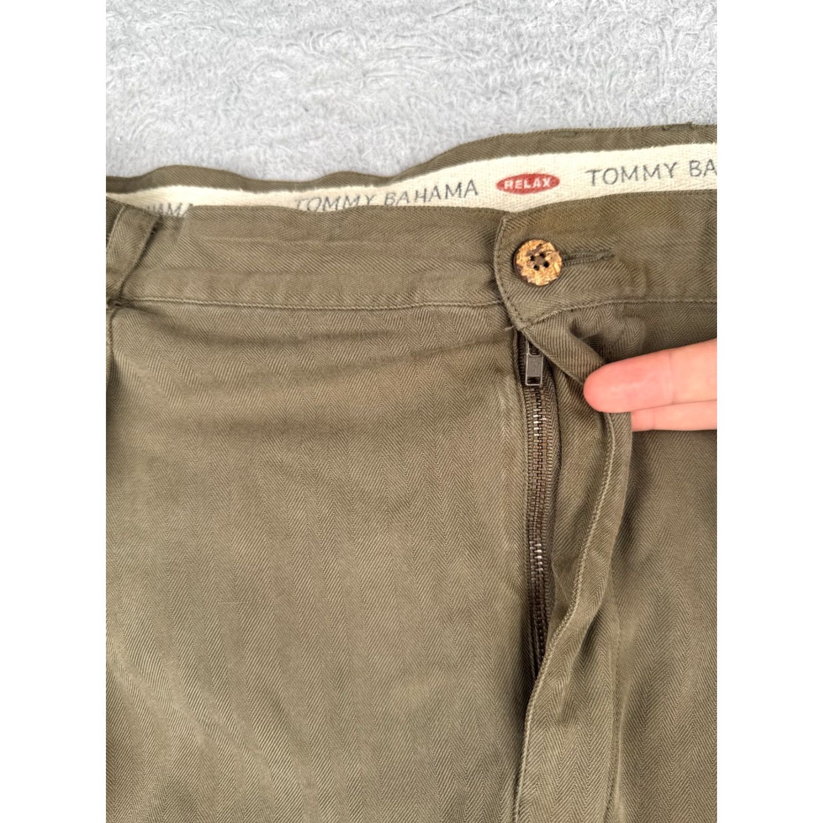 Tommy Bahama Tommy Bahama Shorts Mens 42 Brown Pleated 100% Silk Beach Pool Resort 42x9 Inseam 9 Size US 42 / EU 58 - 6 Thumbnail